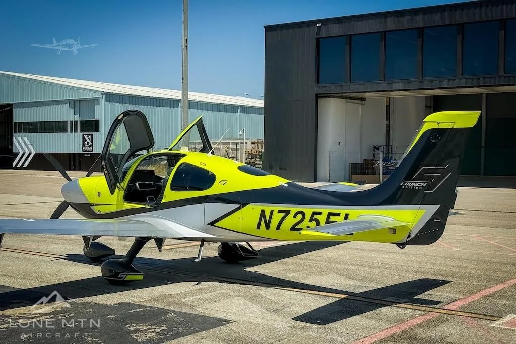 Exterior view of a 2024 CIRRUS SR22-G7 TURBO, N725EL.