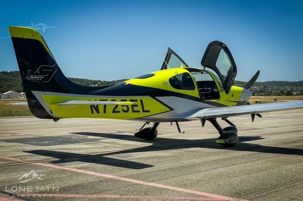 Exterior view of a 2024 CIRRUS SR22-G7 TURBO, N725EL.