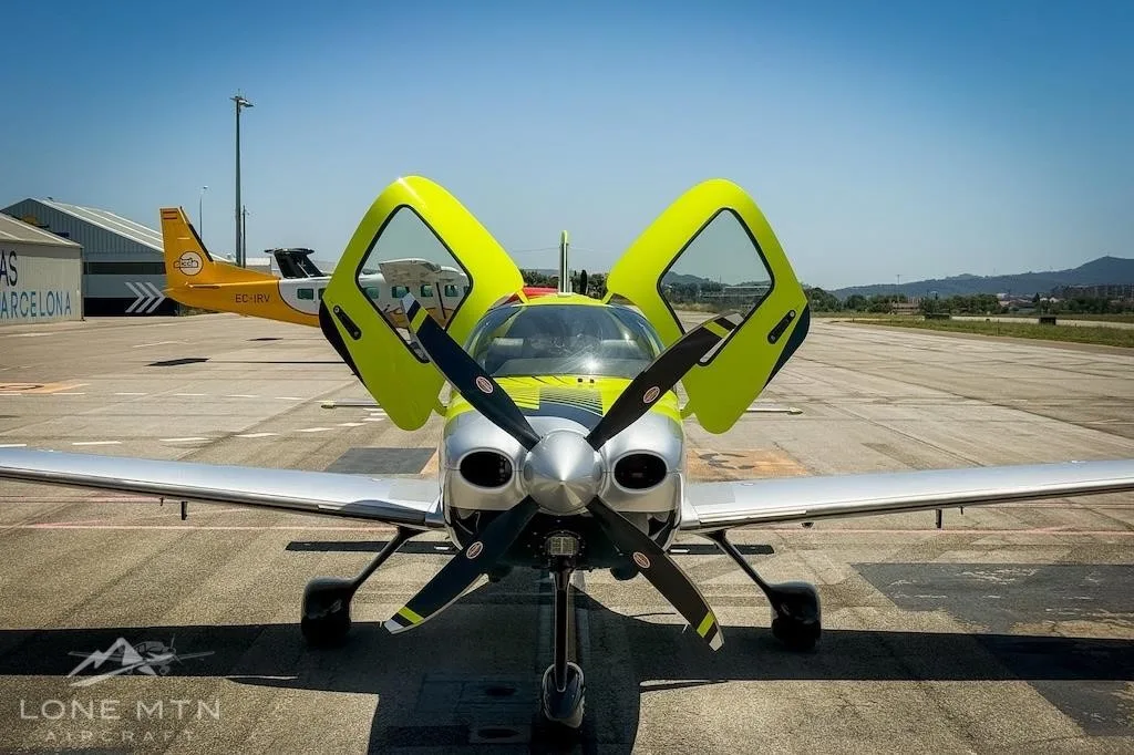 Exterior view of a 2024 CIRRUS SR22-G7 TURBO, N725EL.