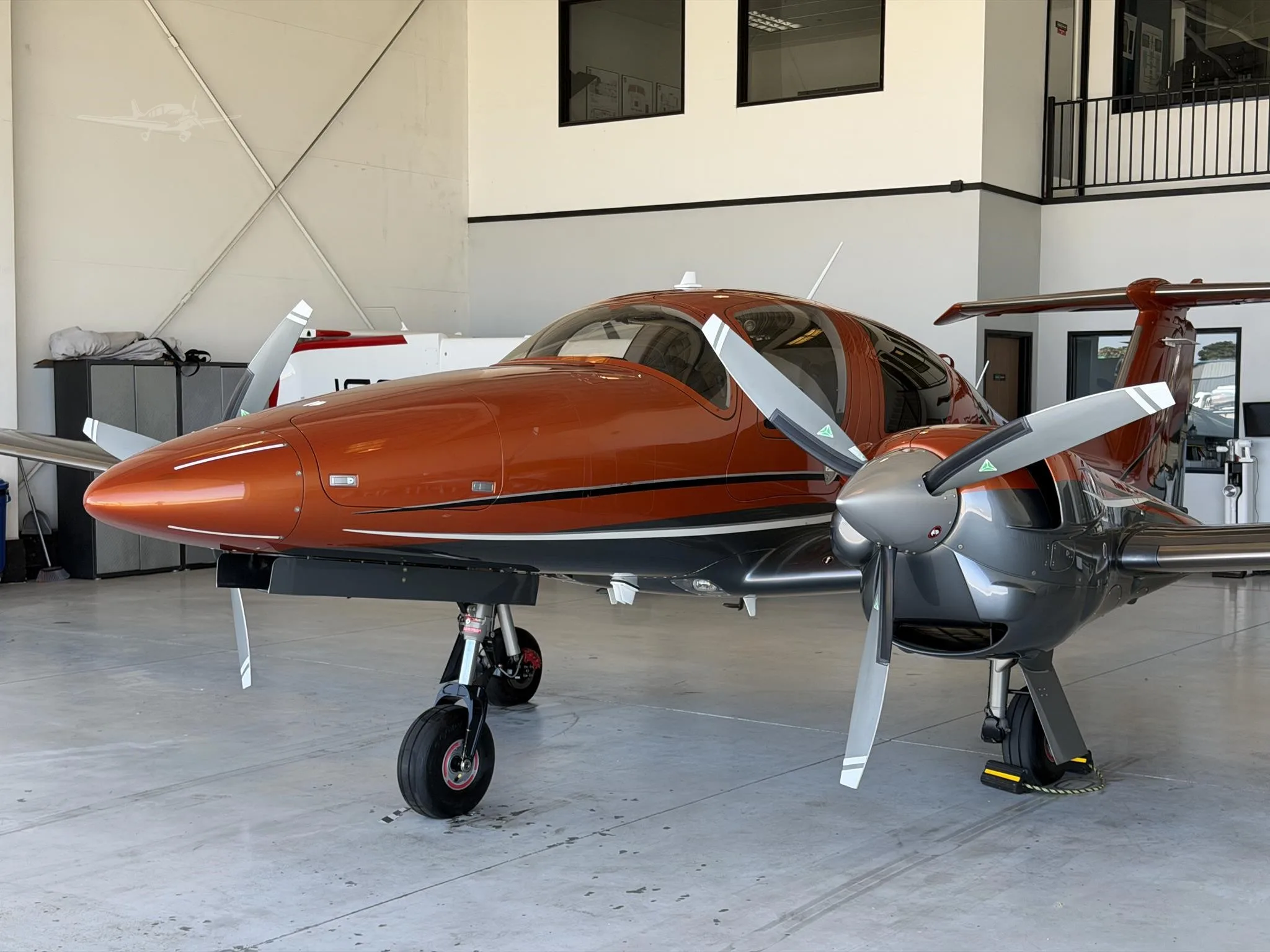 Exterior view of a 2023 DIAMOND DA62, N626DA.