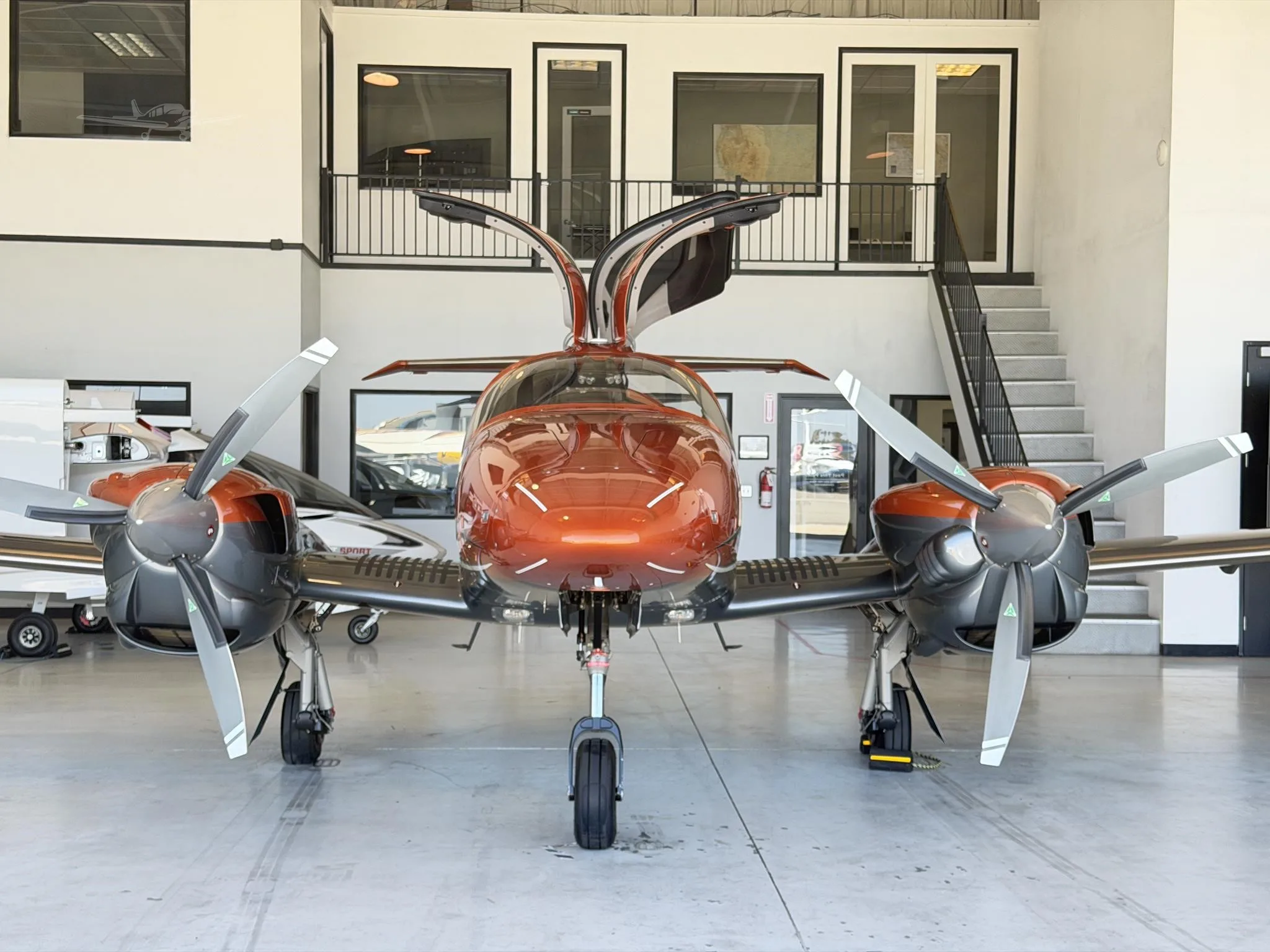 Exterior view of a 2023 DIAMOND DA62, N626DA.