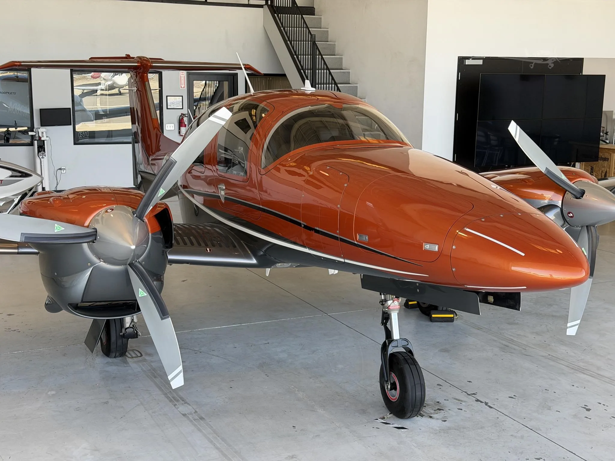 Exterior view of a 2023 DIAMOND DA62, N626DA.