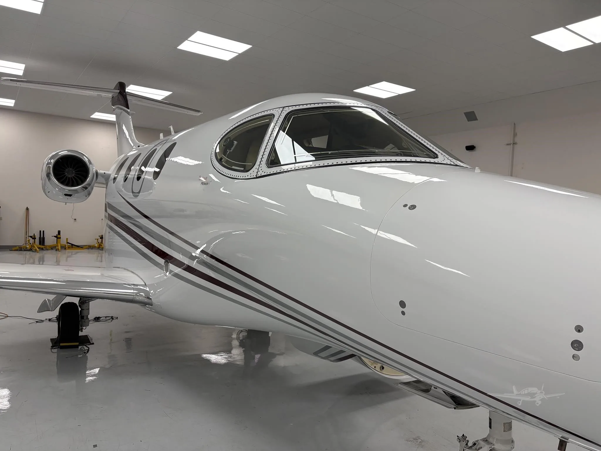 Exterior view of a 2005 BEECHCRAFT PREMIER IA, N707KP.