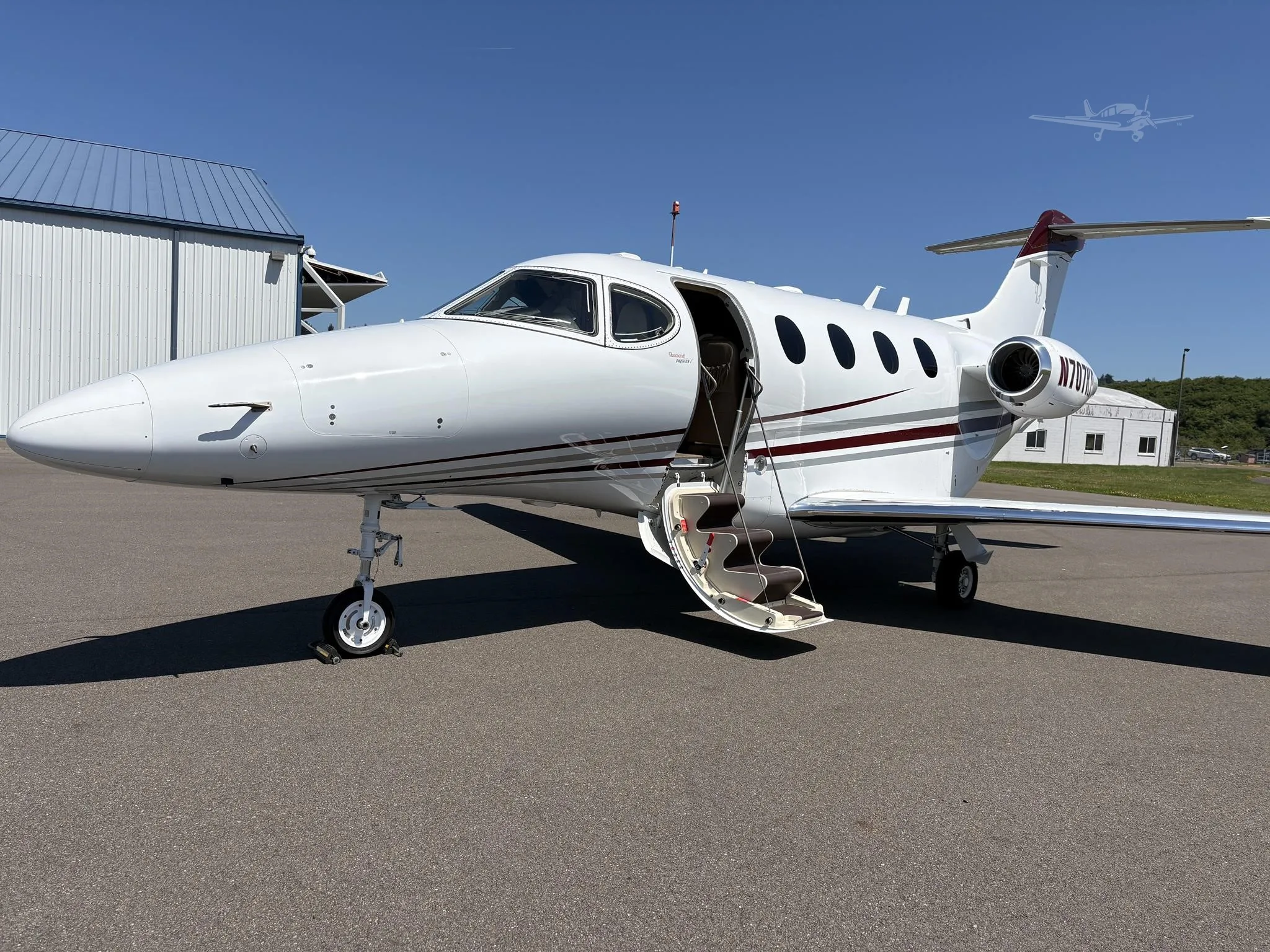 Exterior view of a 2005 BEECHCRAFT PREMIER IA, N707KP.