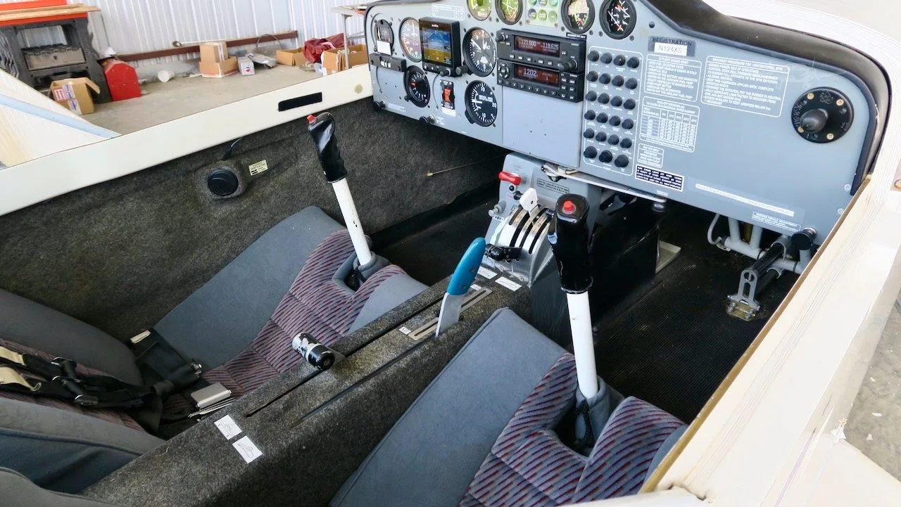 Cockpit and instrument panel of a 2000 AEROMOT AMT-200S SUPER XIMANGO S.