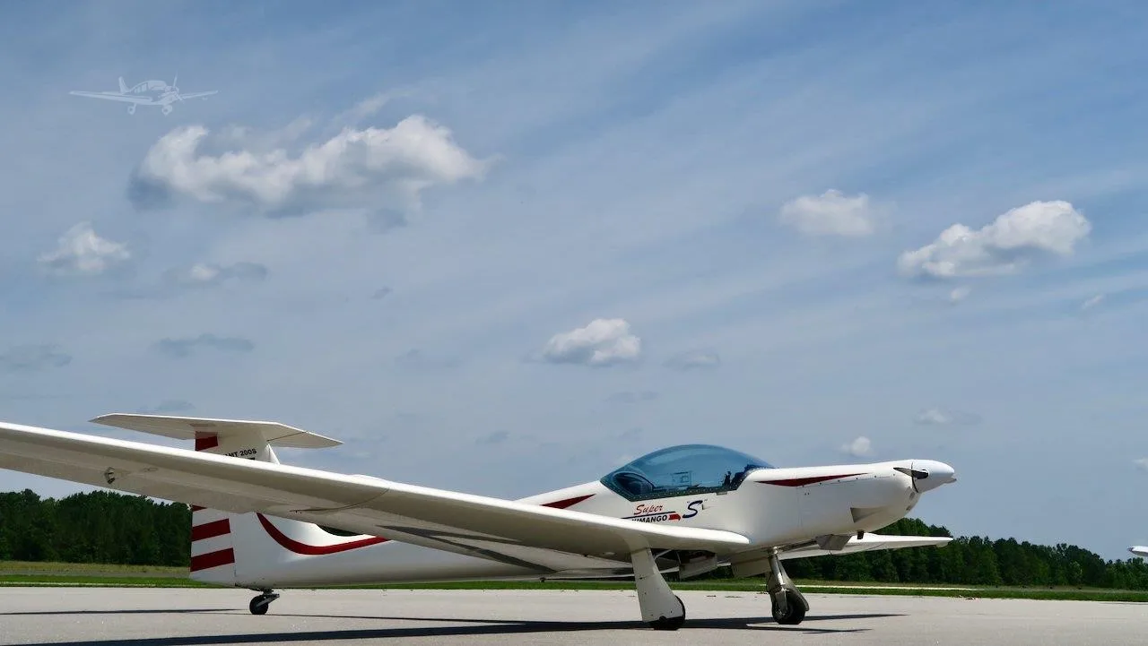 Exterior view of a 2000 AEROMOT AMT-200S SUPER XIMANGO S, N124XS.