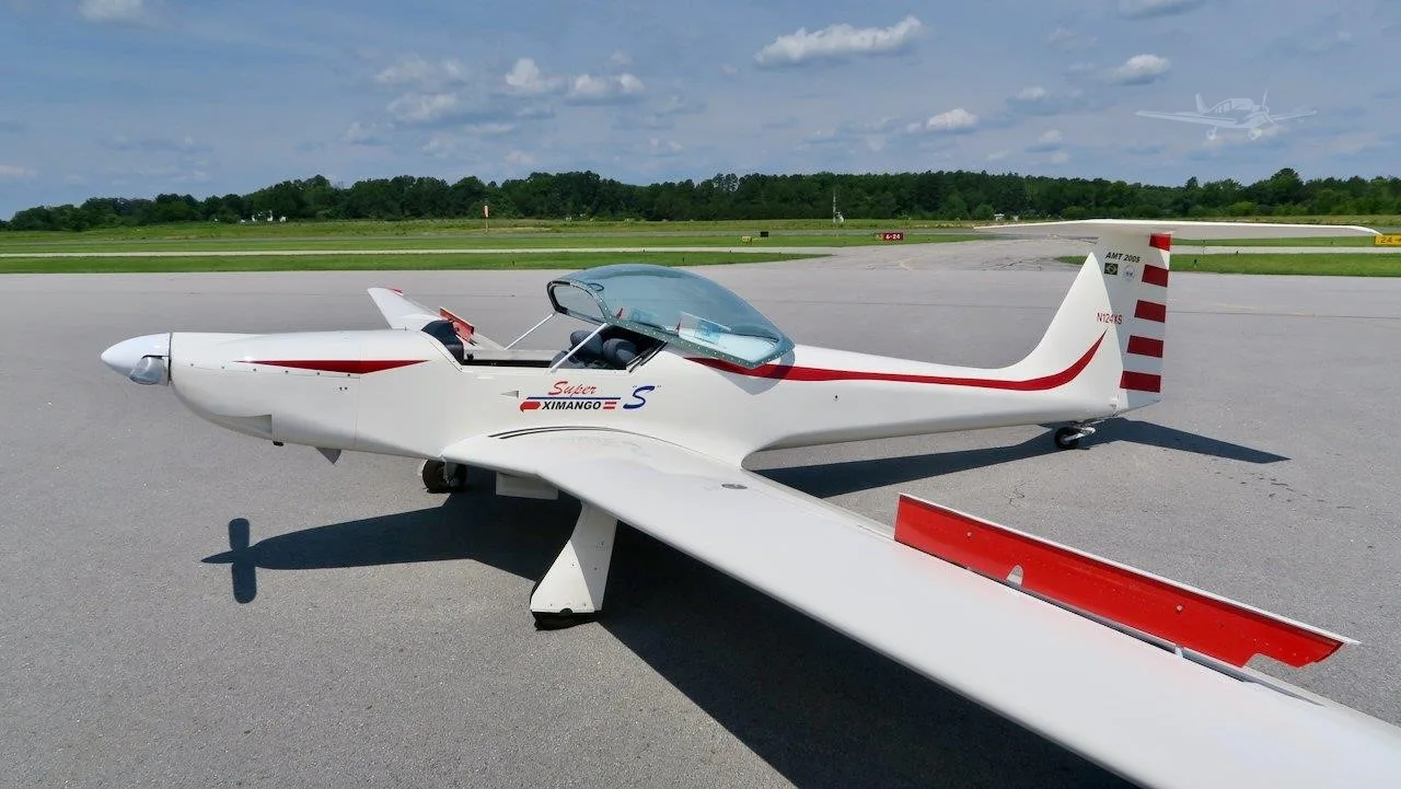Exterior view of a 2000 AEROMOT AMT-200S SUPER XIMANGO S, N124XS.