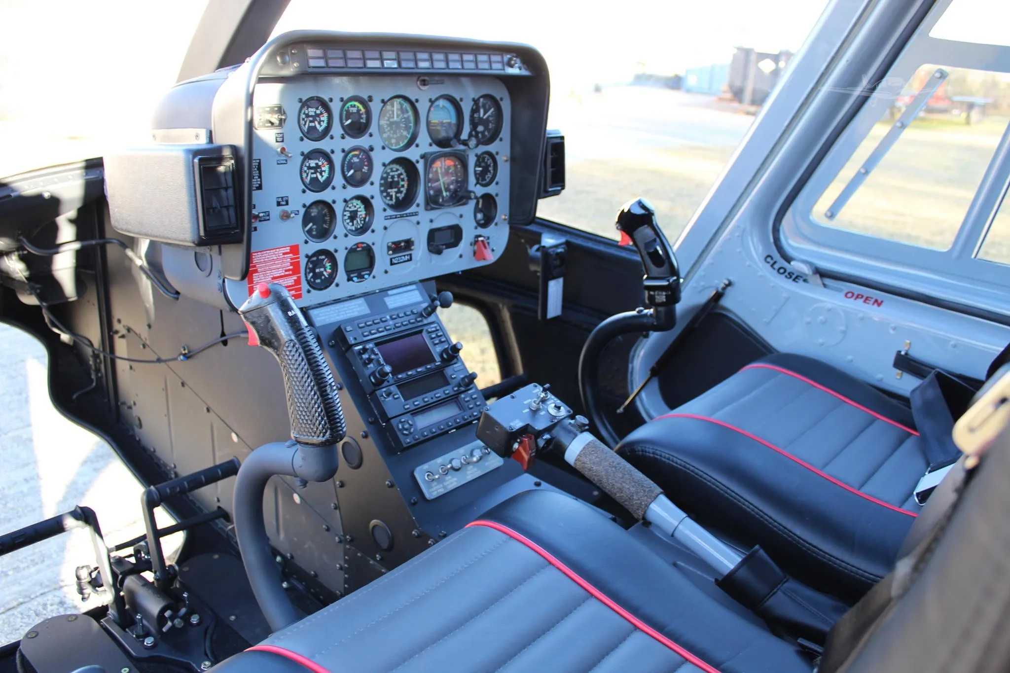 Avionics suite of a 1997 BELL 206L-4.