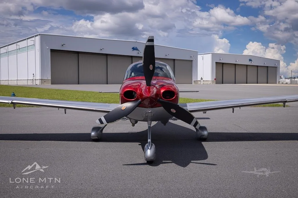 Exterior view of a 2022 CIRRUS SR22-G6, N829DM.