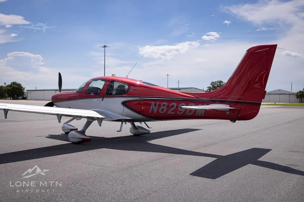 Exterior view of a 2022 CIRRUS SR22-G6, N829DM.