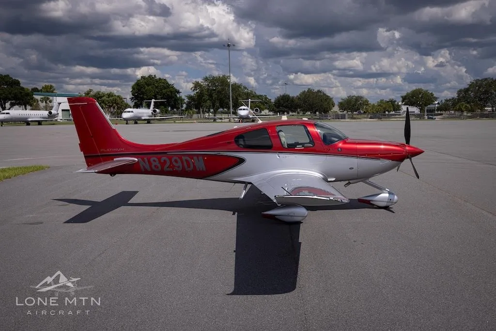 Exterior view of a 2022 CIRRUS SR22-G6, N829DM.