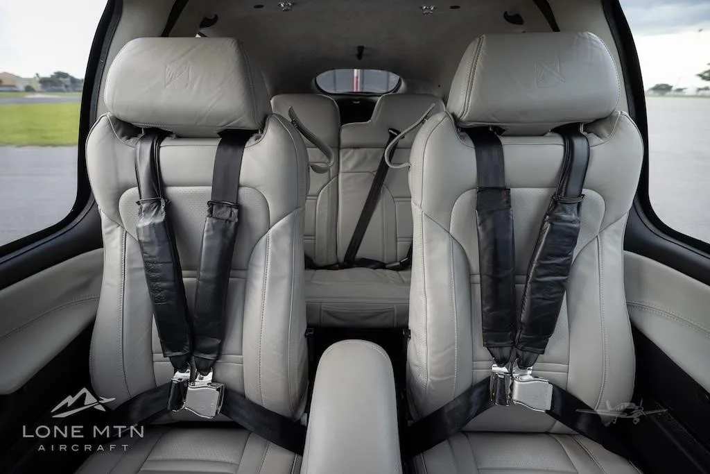Cabin interior of a 2022 CIRRUS SR22-G6.