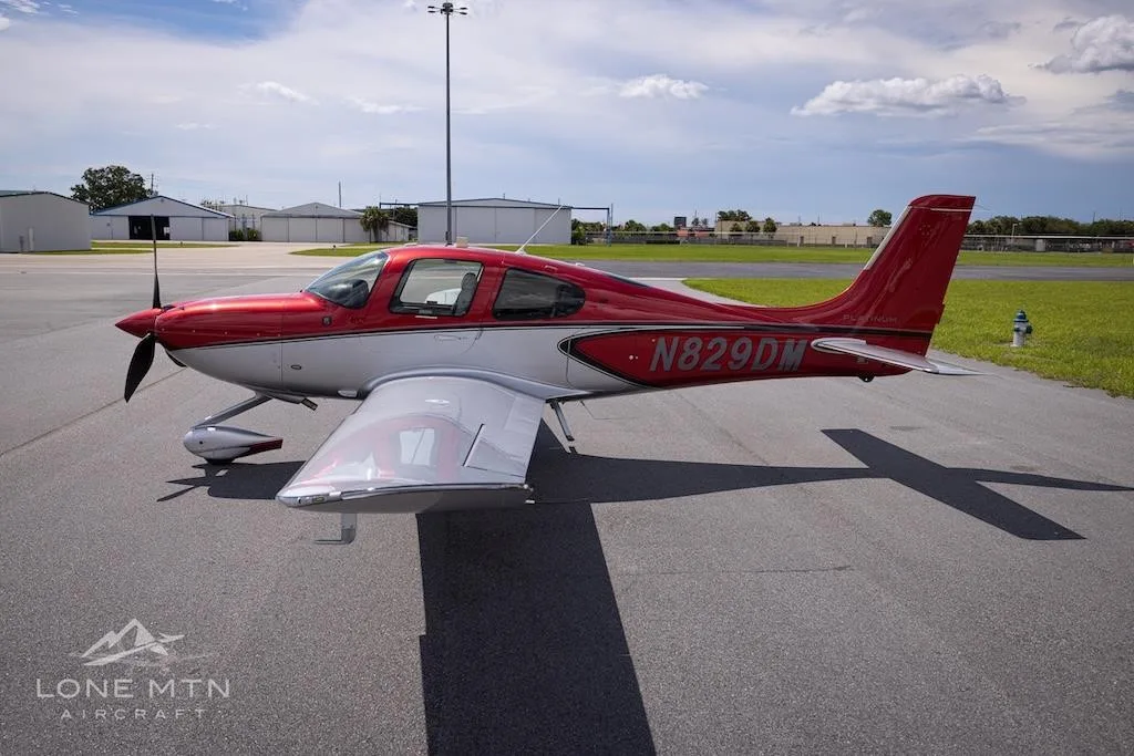 Exterior view of a 2022 CIRRUS SR22-G6, N829DM.