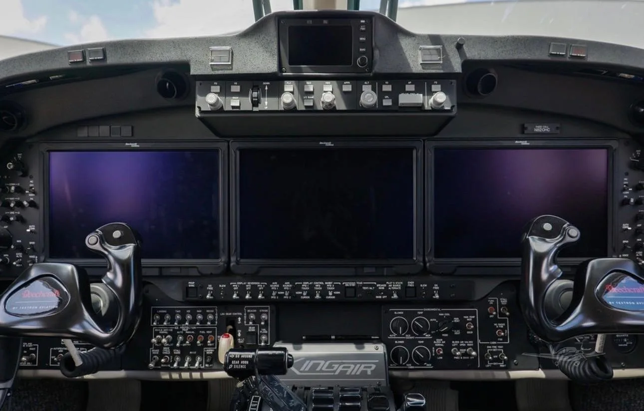 Cockpit and instrument panel of a 2023 BEECHCRAFT KING AIR 260.
