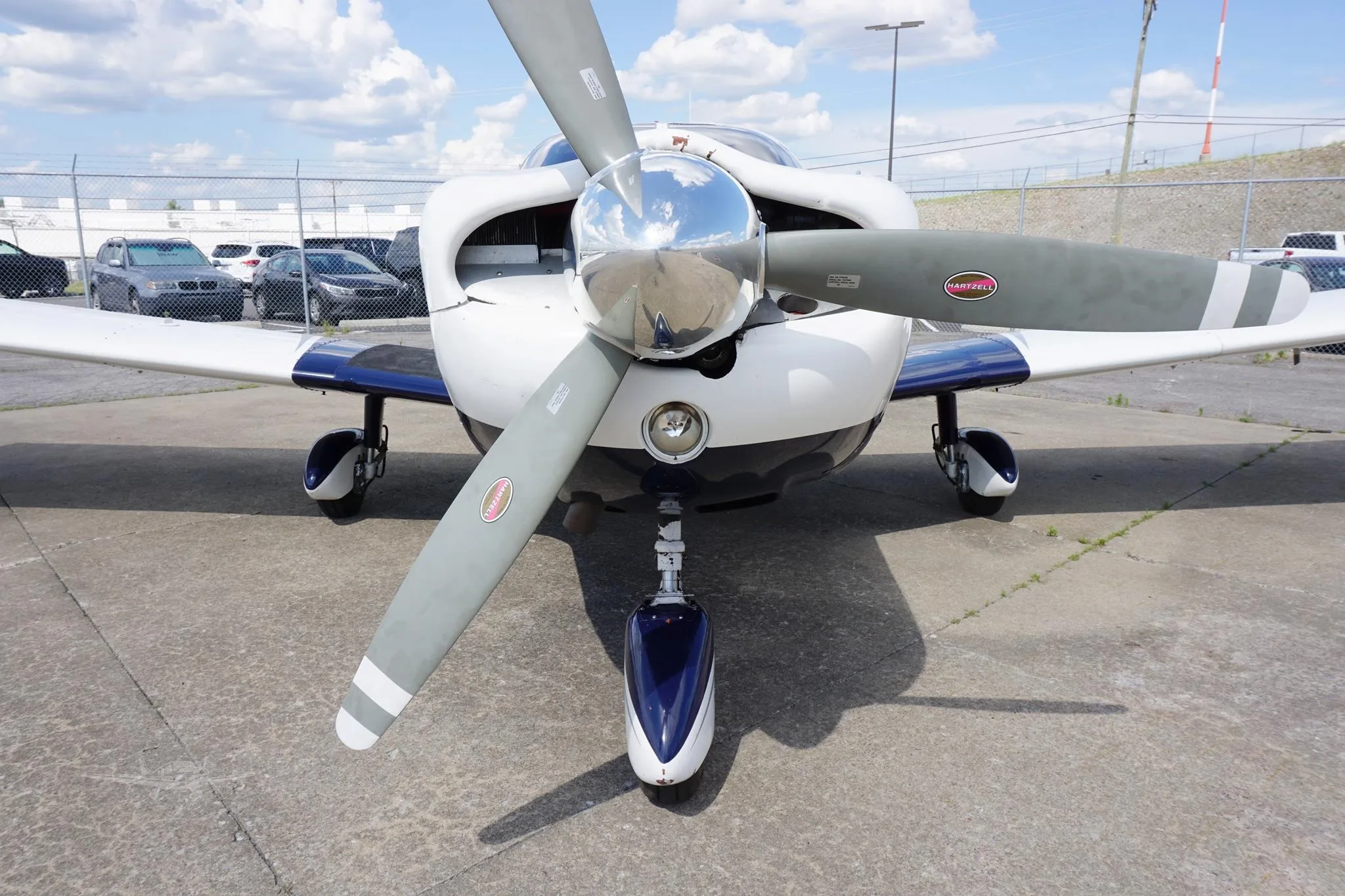 Engine detail of a 1968 PIPER CHEROKEE 6/300.
