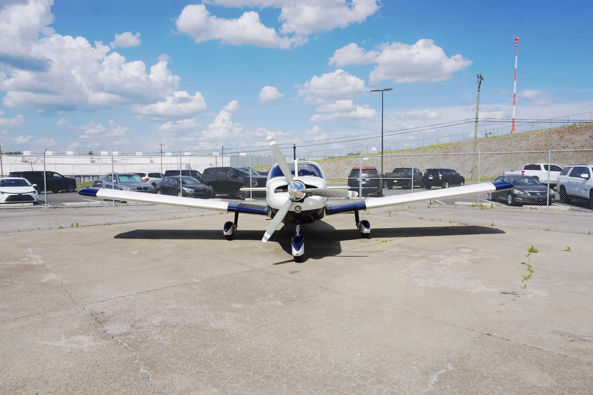 Exterior view of a 1968 PIPER CHEROKEE 6/300, N4143R.