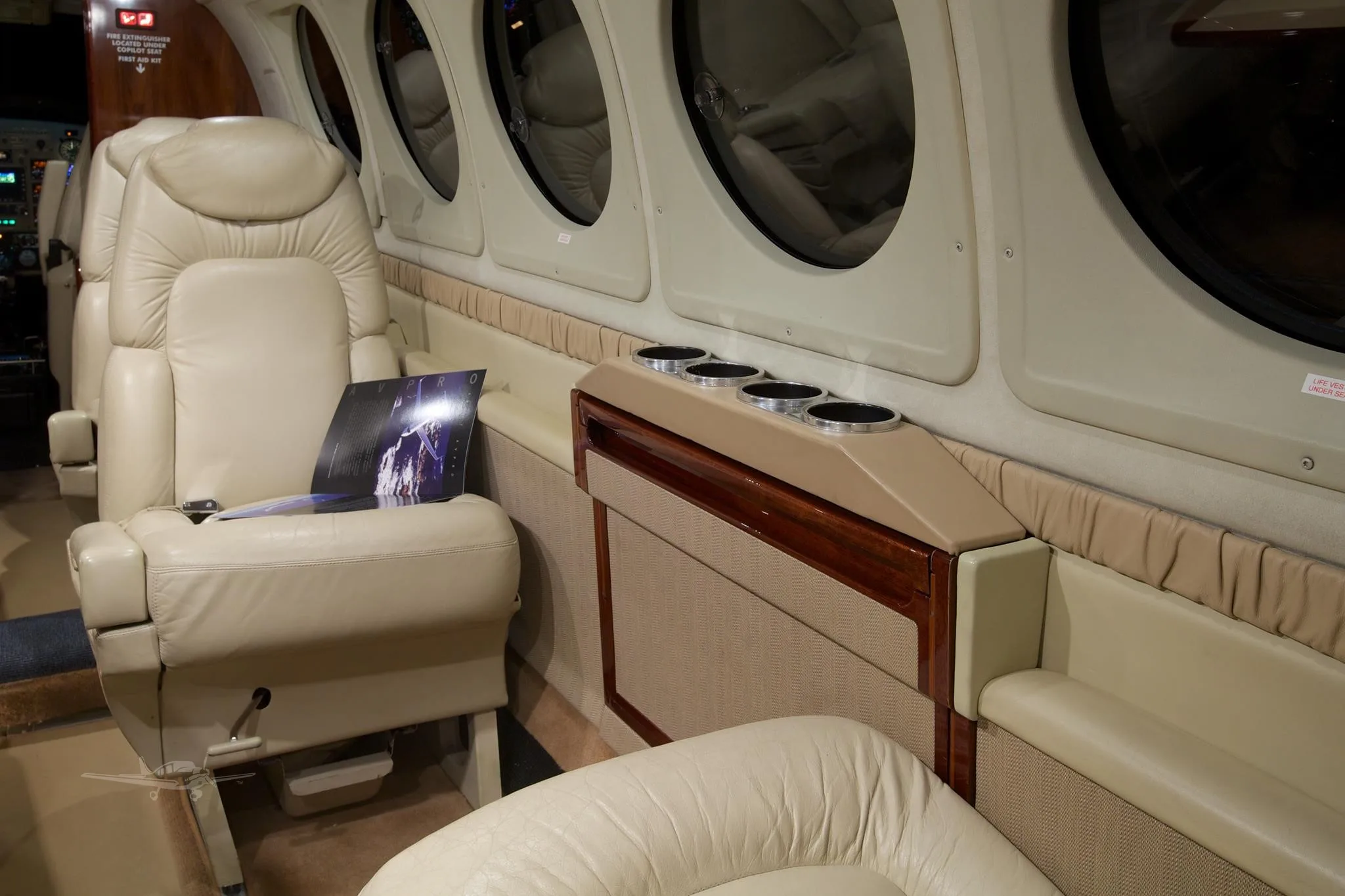 Cabin interior of a 2001 BEECHCRAFT KING AIR B200.