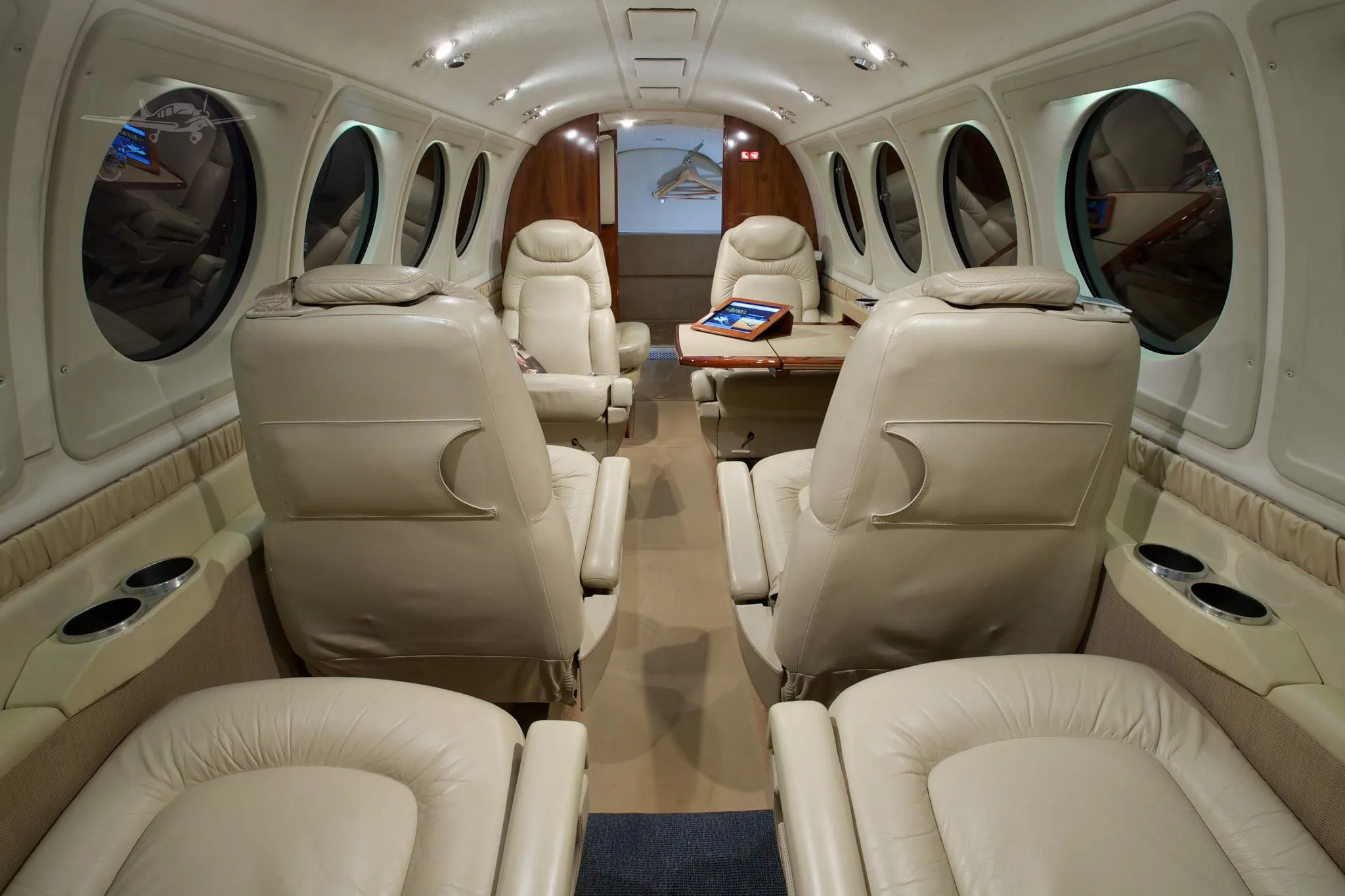 Cabin interior of a 2001 BEECHCRAFT KING AIR B200.