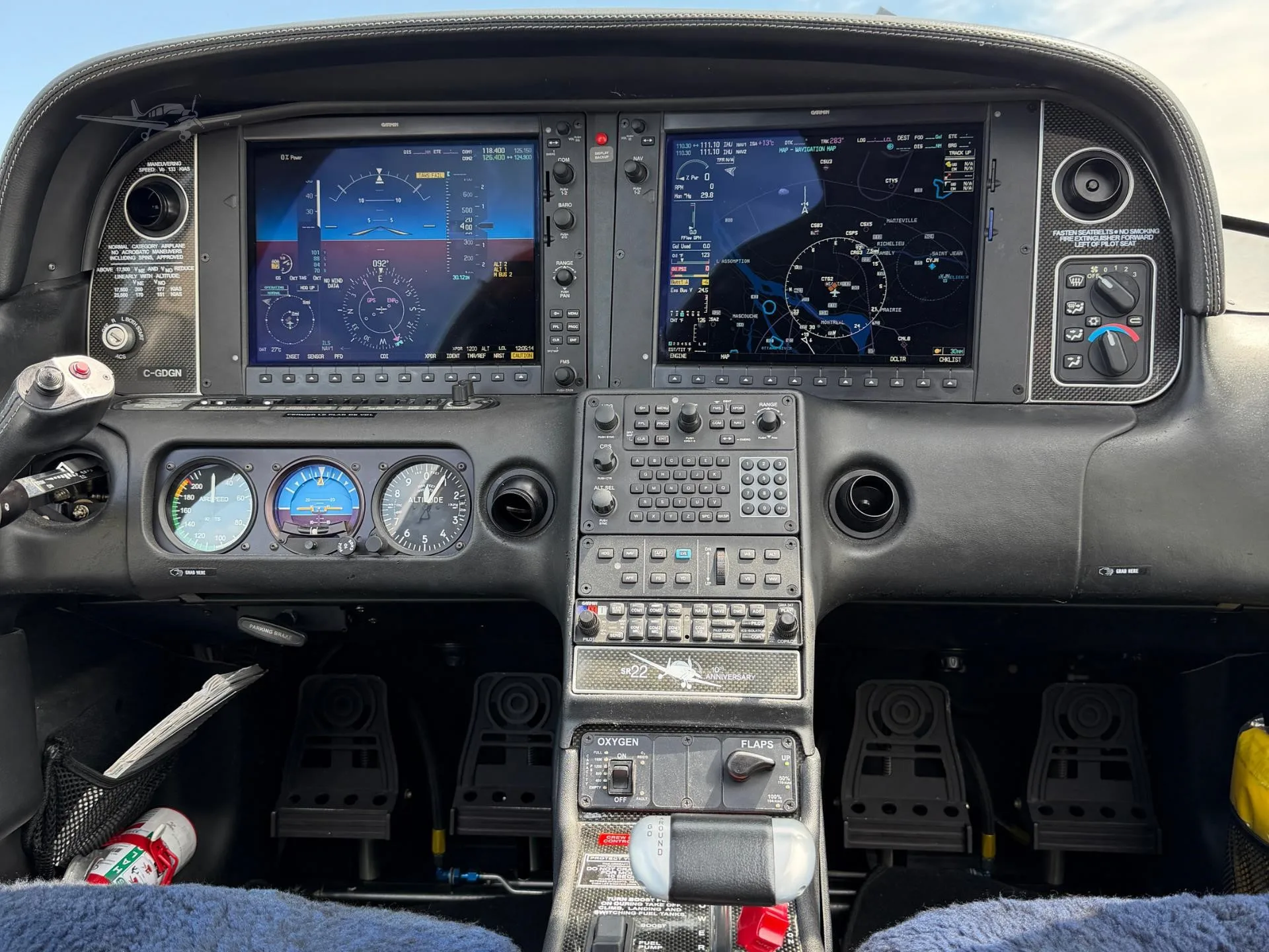 Cockpit and instrument panel of a 2011 CIRRUS SR22-G3 TURBO.