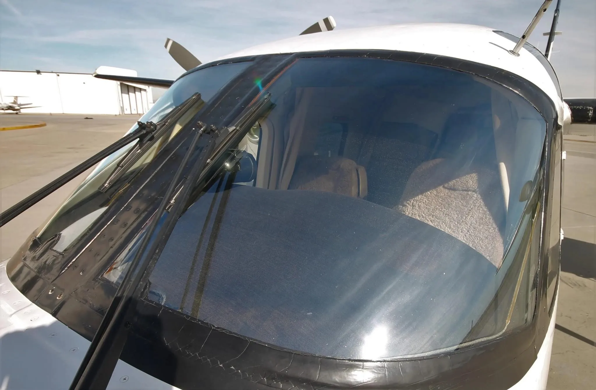 Commander 690A