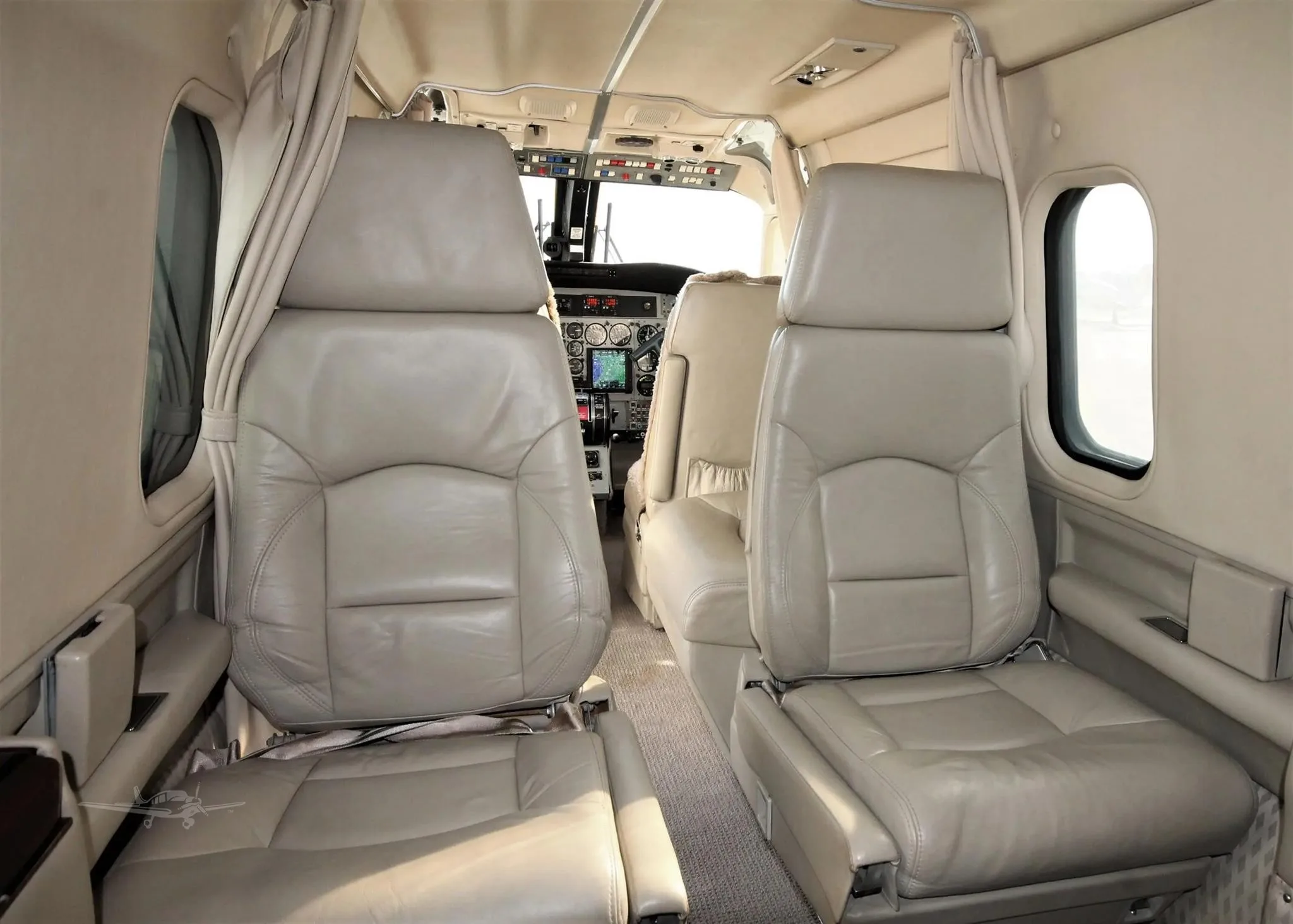 Commander 690A