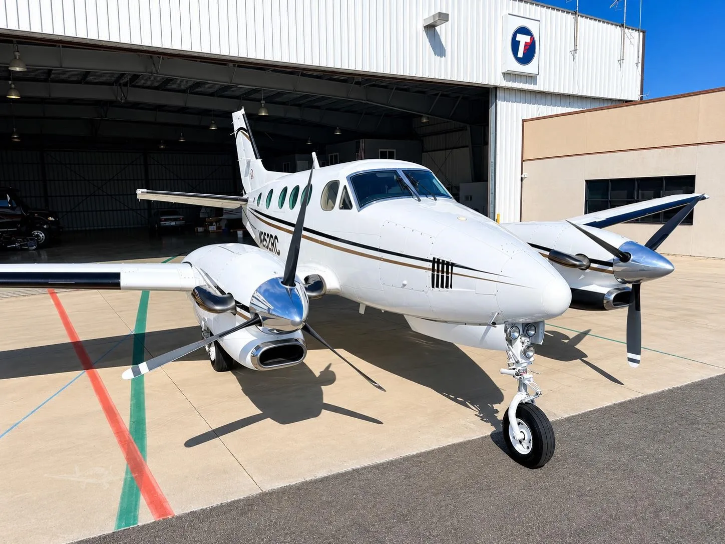 Exterior view of a 1987 BEECHCRAFT KING AIR C90A, N252RC.