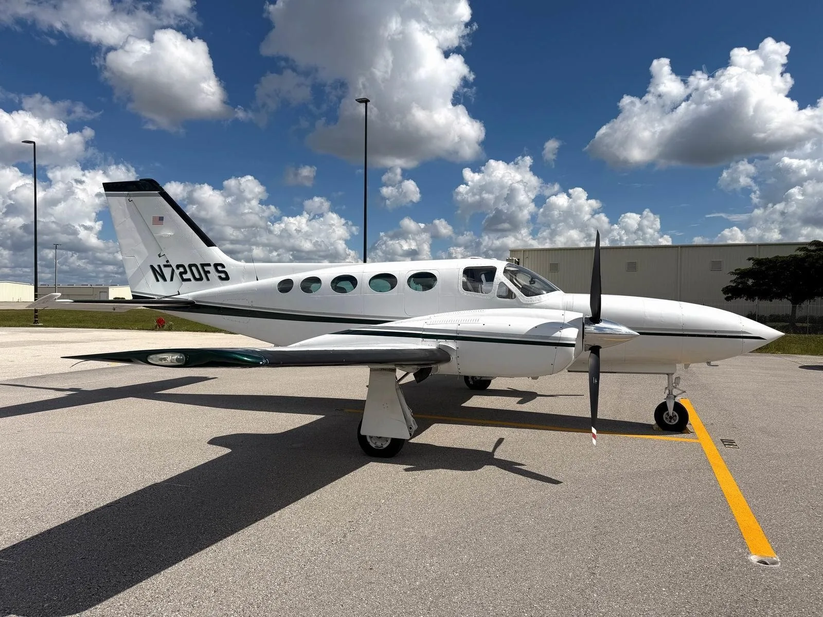 Exterior view of a 1982 CESSNA 421C.