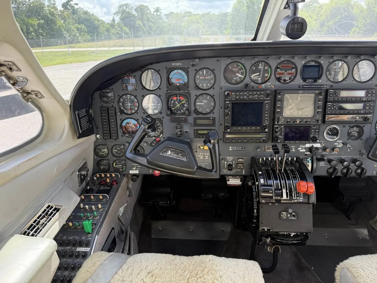 Cockpit and instrument panel of a 1982 CESSNA 421C.