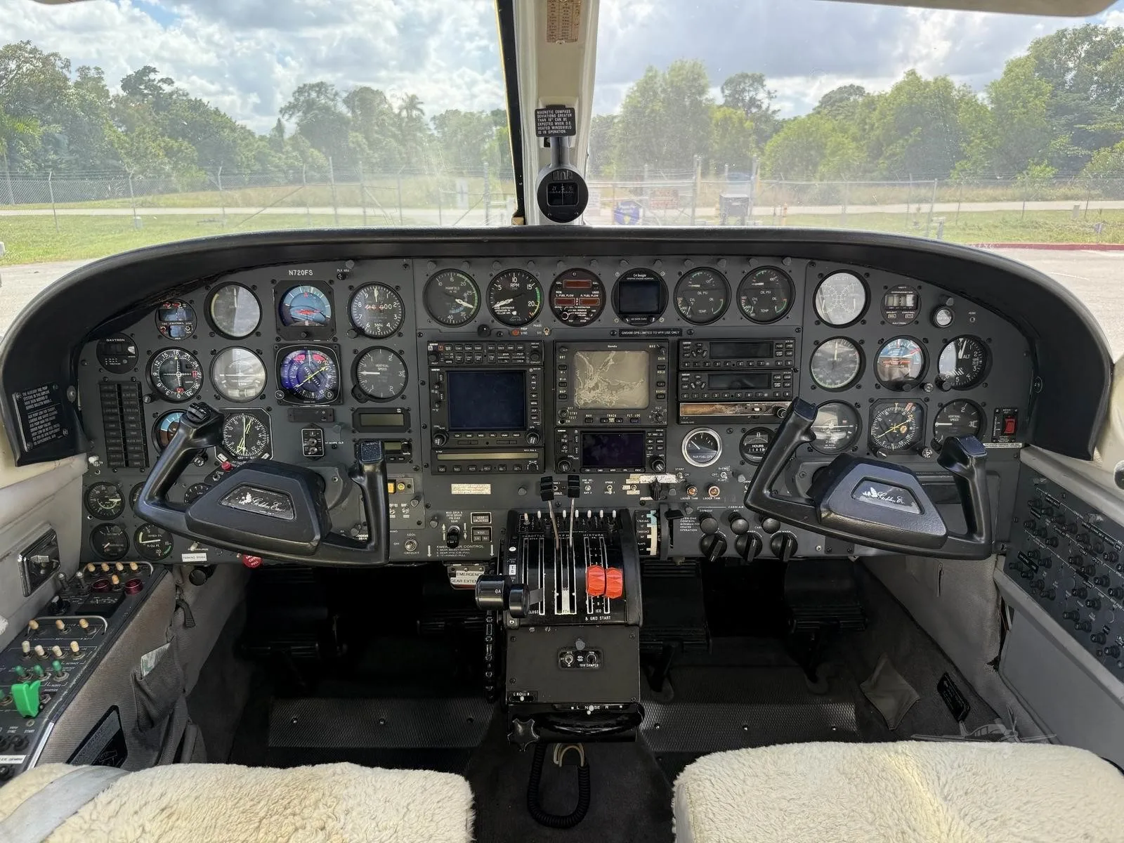 Cockpit and instrument panel of a 1982 CESSNA 421C.