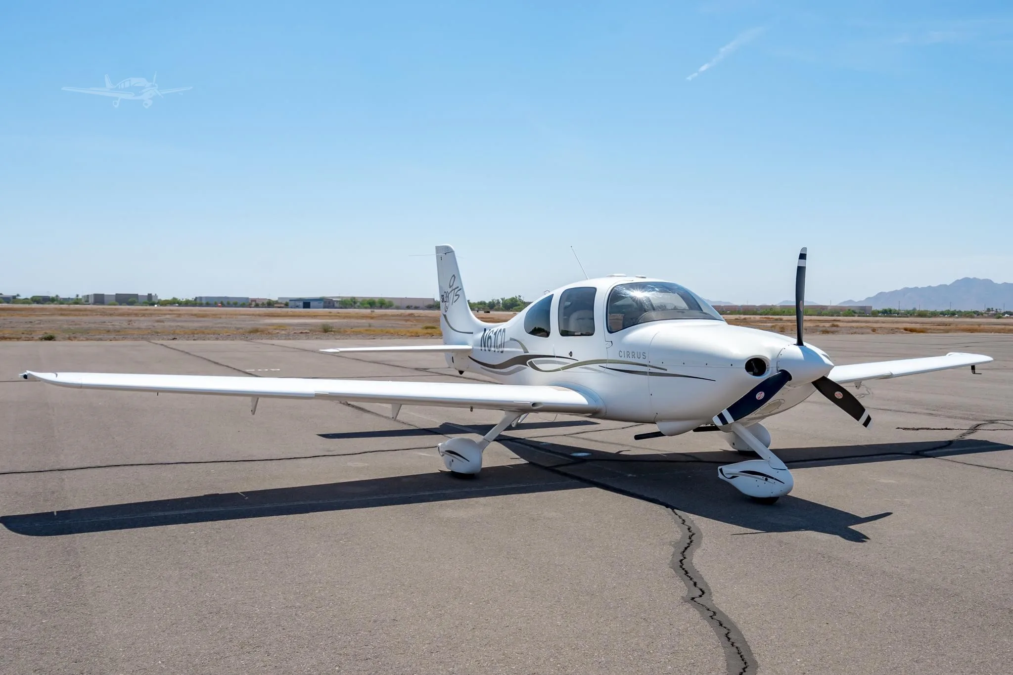 Exterior view of a 2006 CIRRUS SR20-G2, N61CD.