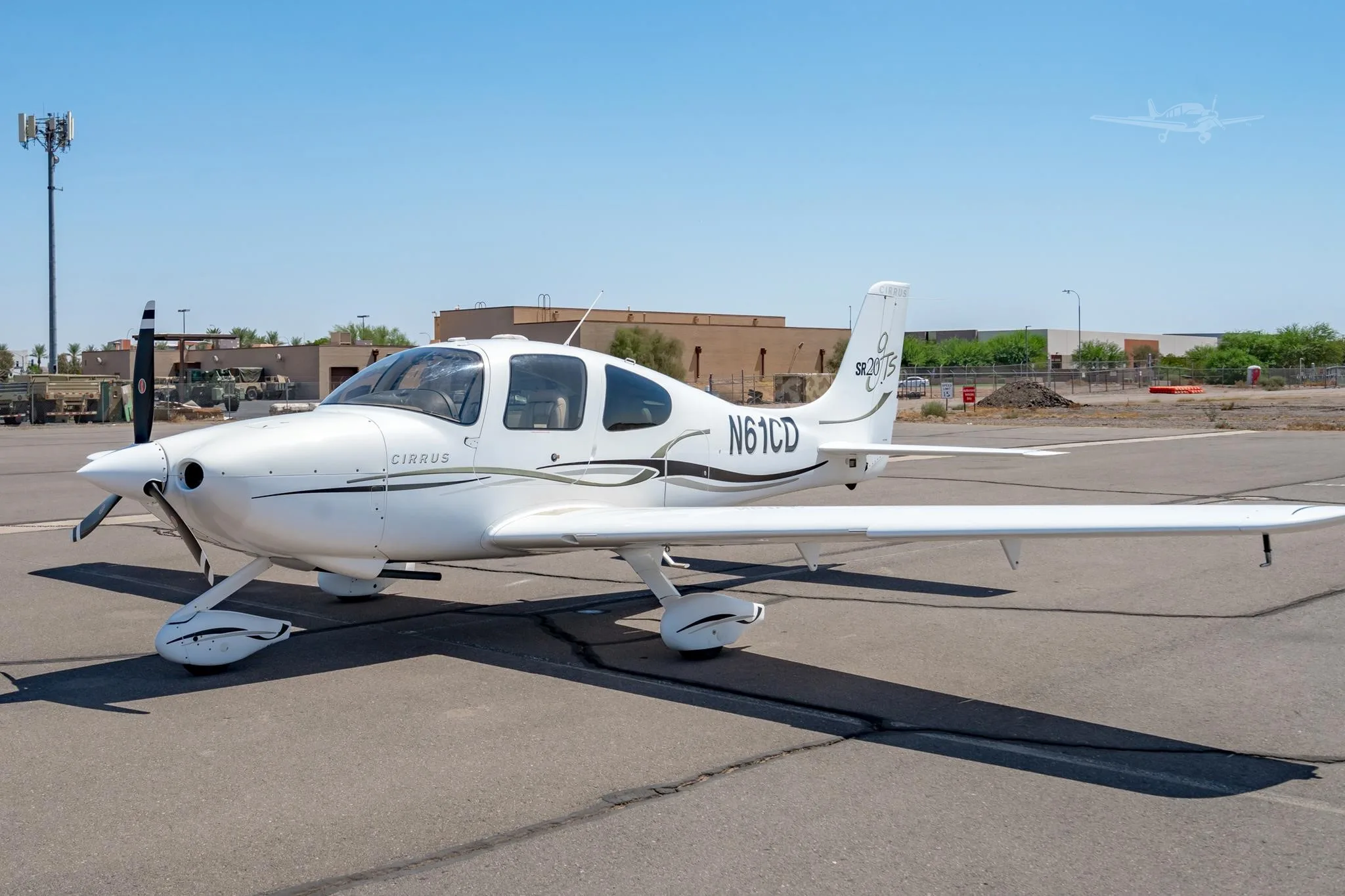 Exterior view of a 2006 CIRRUS SR20-G2, N61CD.