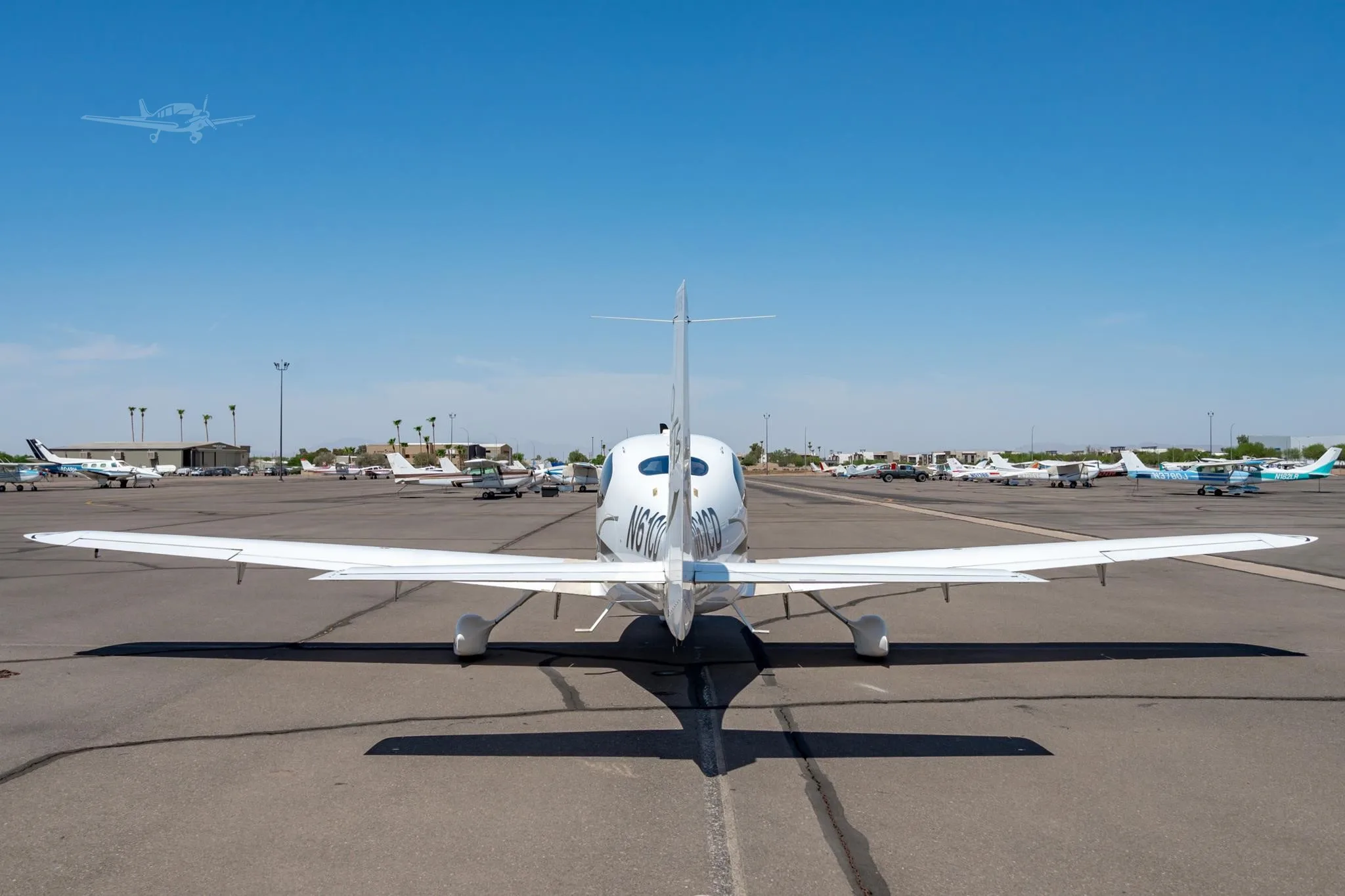 Exterior view of a 2006 CIRRUS SR20-G2, N61CD.