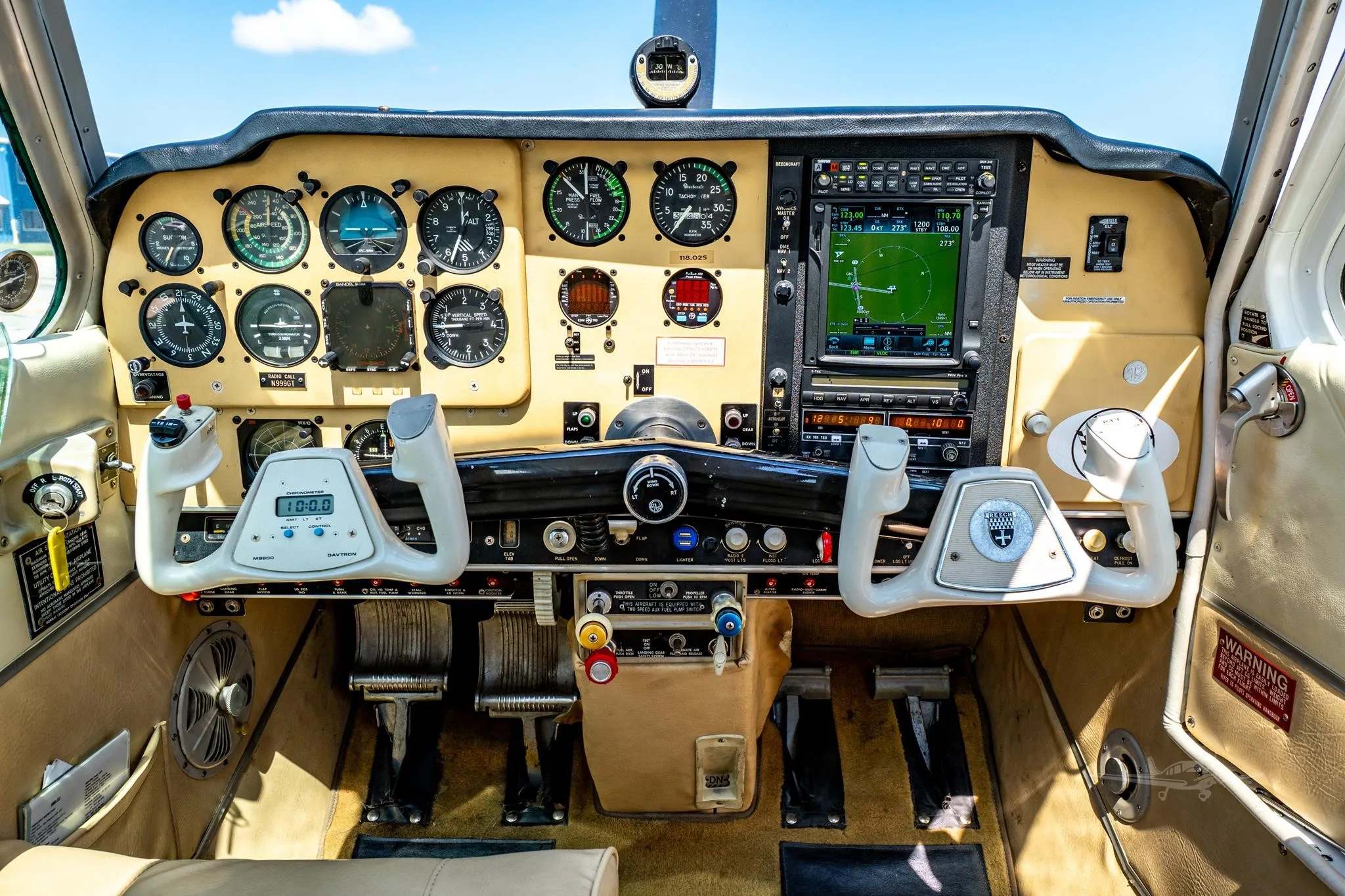 Cockpit and instrument panel of a 1964 BEECHCRAFT S35 BONANZA.