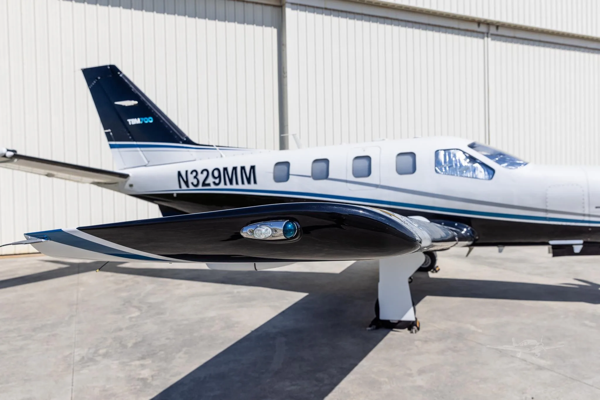 Exterior view of a 2001 DAHER TBM 700B.