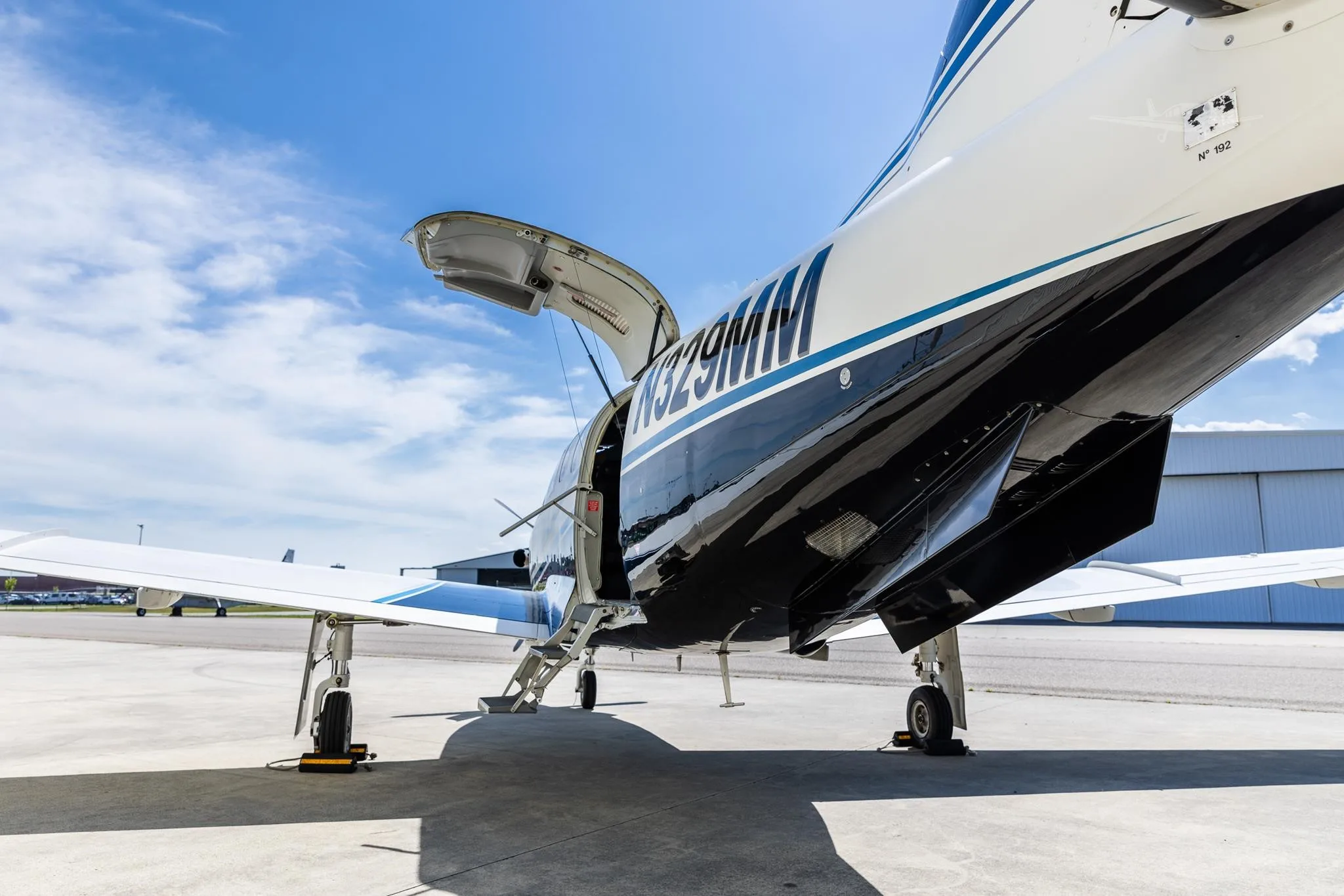 Exterior view of a 2001 DAHER TBM 700B.