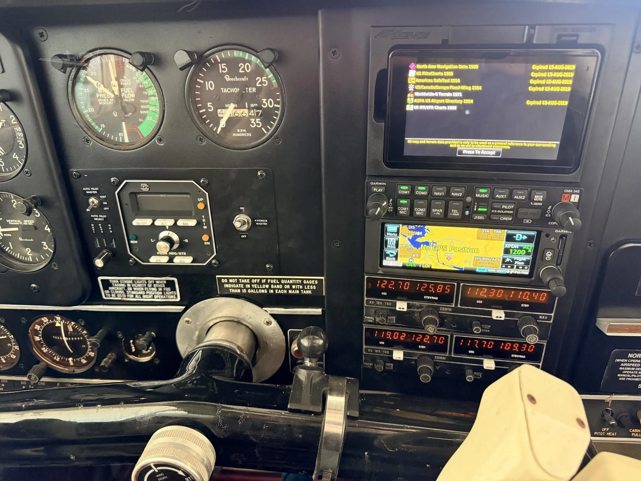 Cockpit and instrument panel of a 1968 BEECHCRAFT V35A BONANZA.
