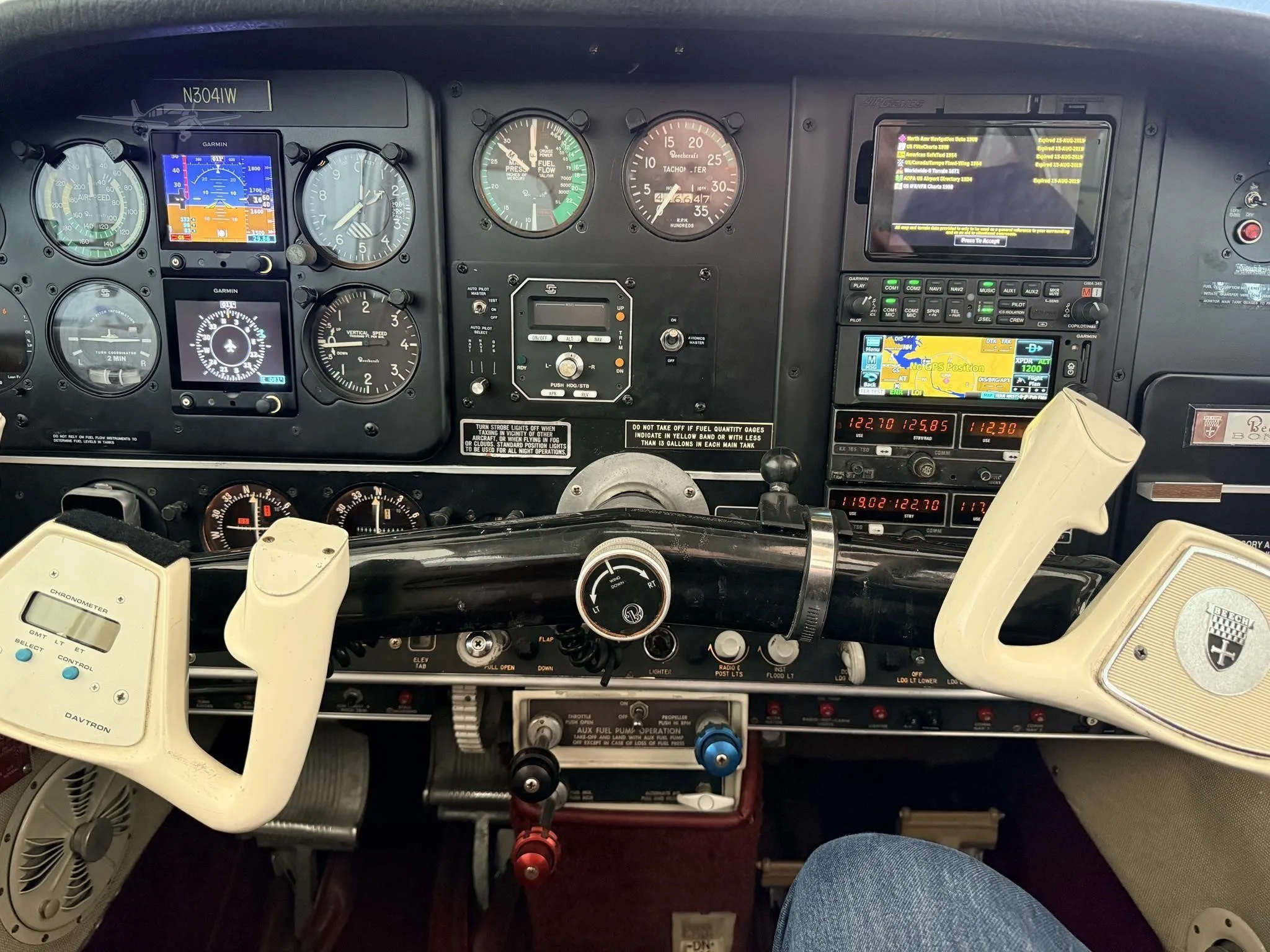 Cockpit and instrument panel of a 1968 BEECHCRAFT V35A BONANZA.