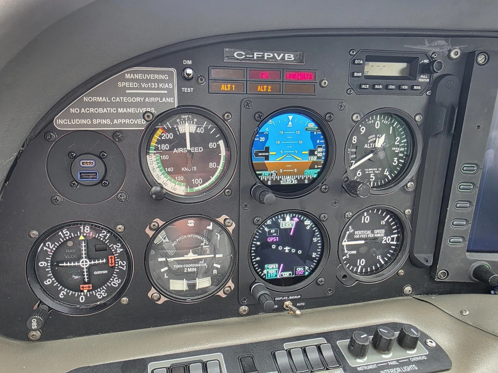 Avionics suite of a 2002 CIRRUS SR22.
