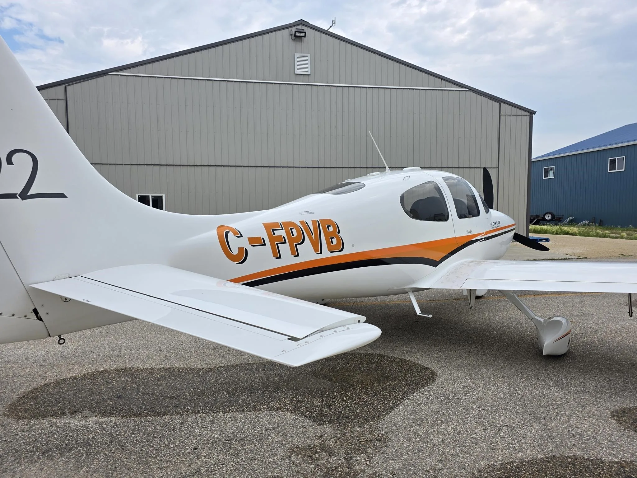 Exterior view of a 2002 CIRRUS SR22, C=-FPVB.