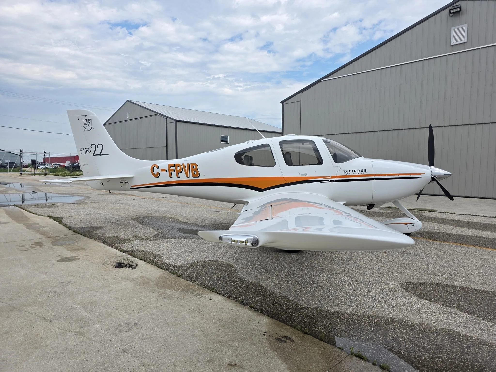 Exterior view of a 2002 CIRRUS SR22, C=-FPVB.