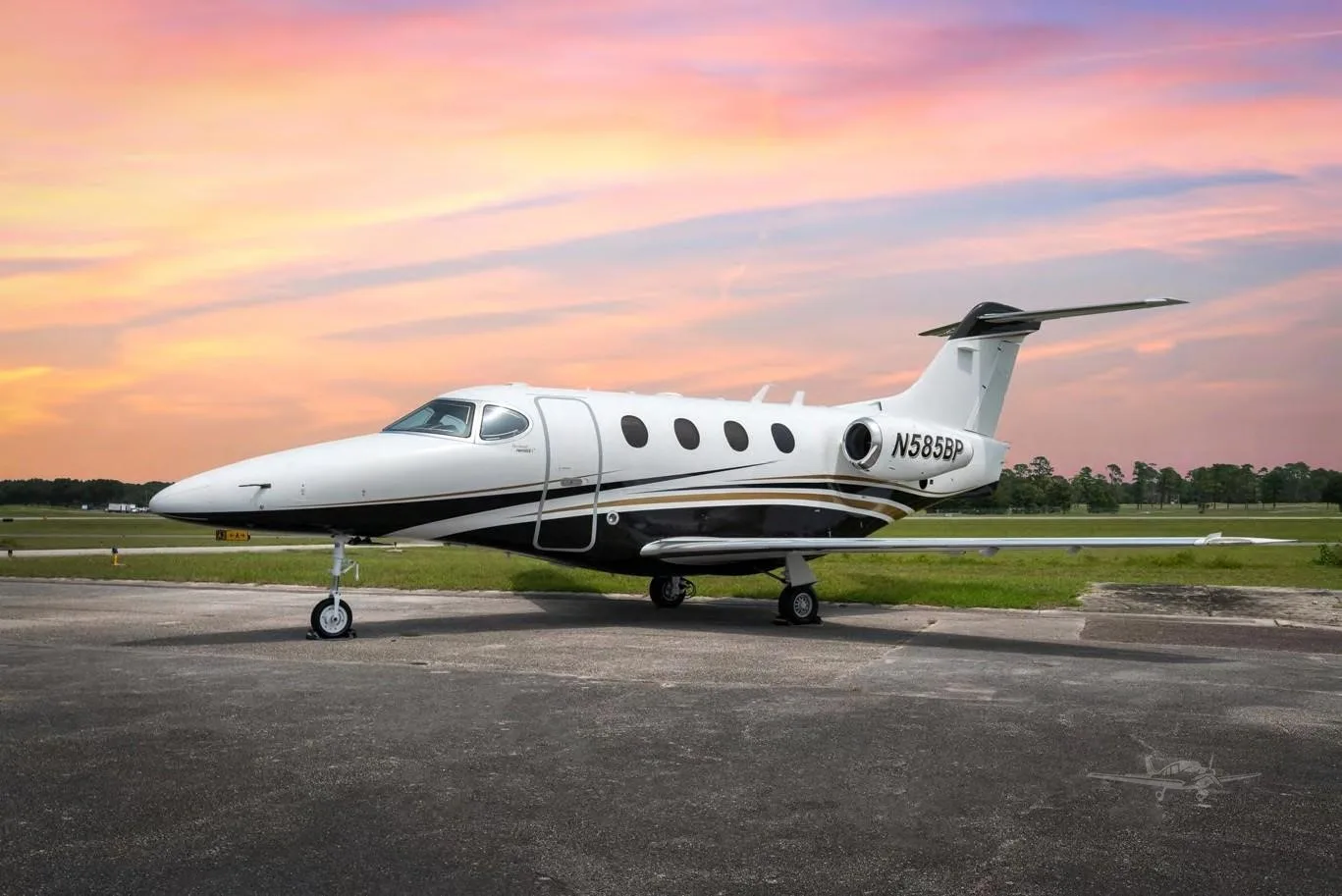 Exterior view of a 2006 BEECHCRAFT PREMIER IA, N585BP.