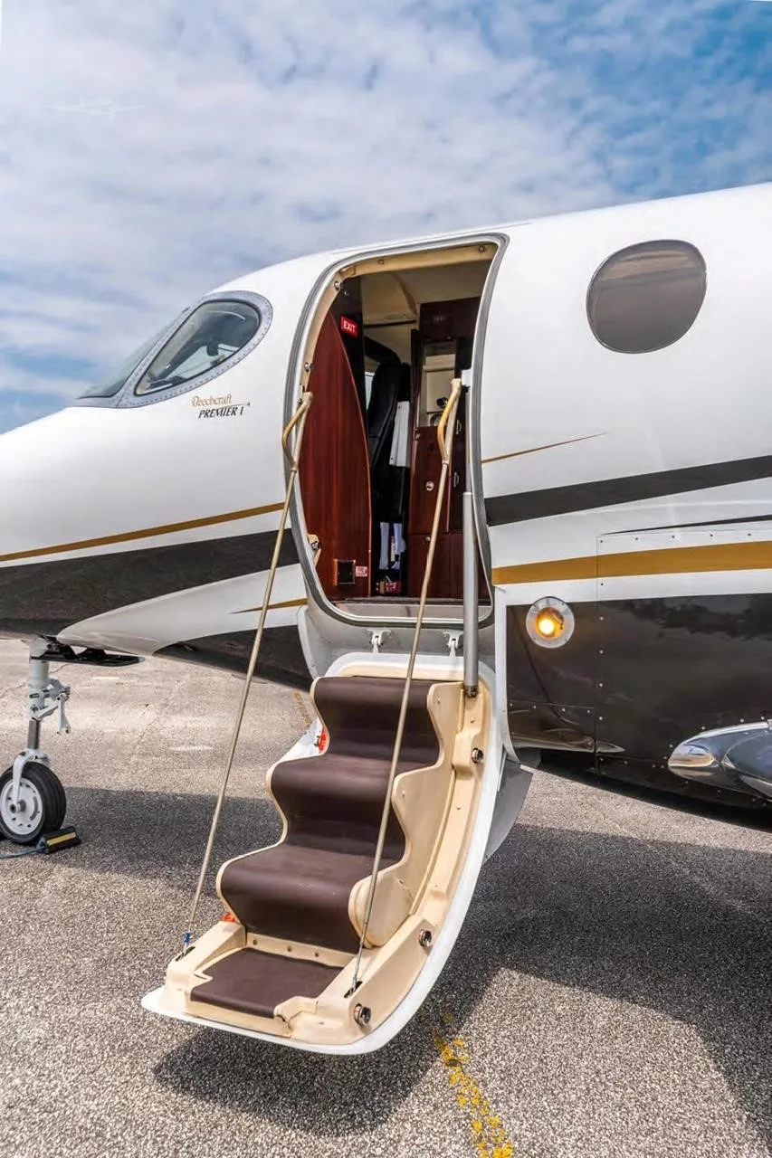 Exterior view of a 2006 BEECHCRAFT PREMIER IA, N585BP.
