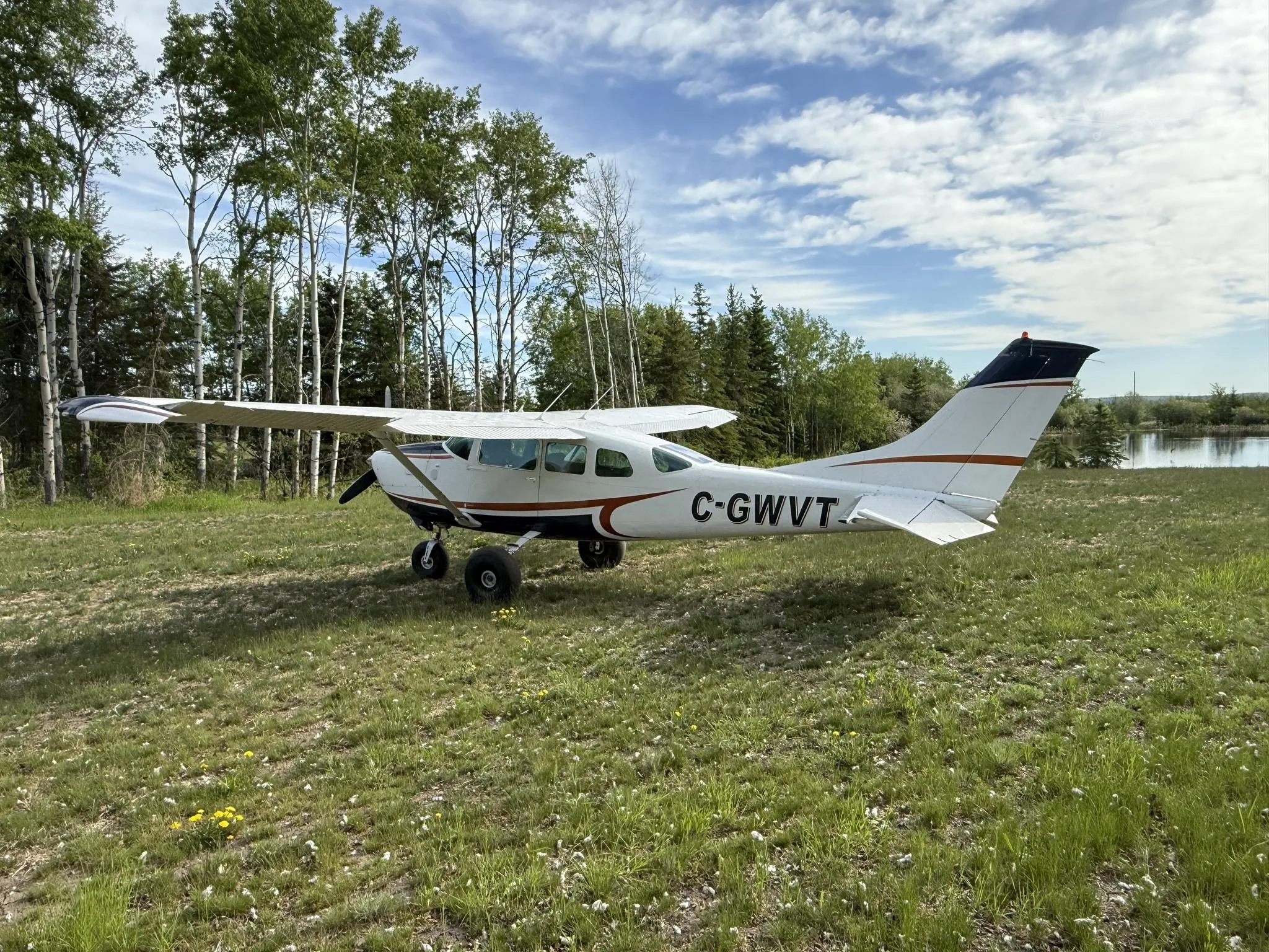 Exterior view of a 1975 CESSNA U206F STATIONAIR, C-GWVT.