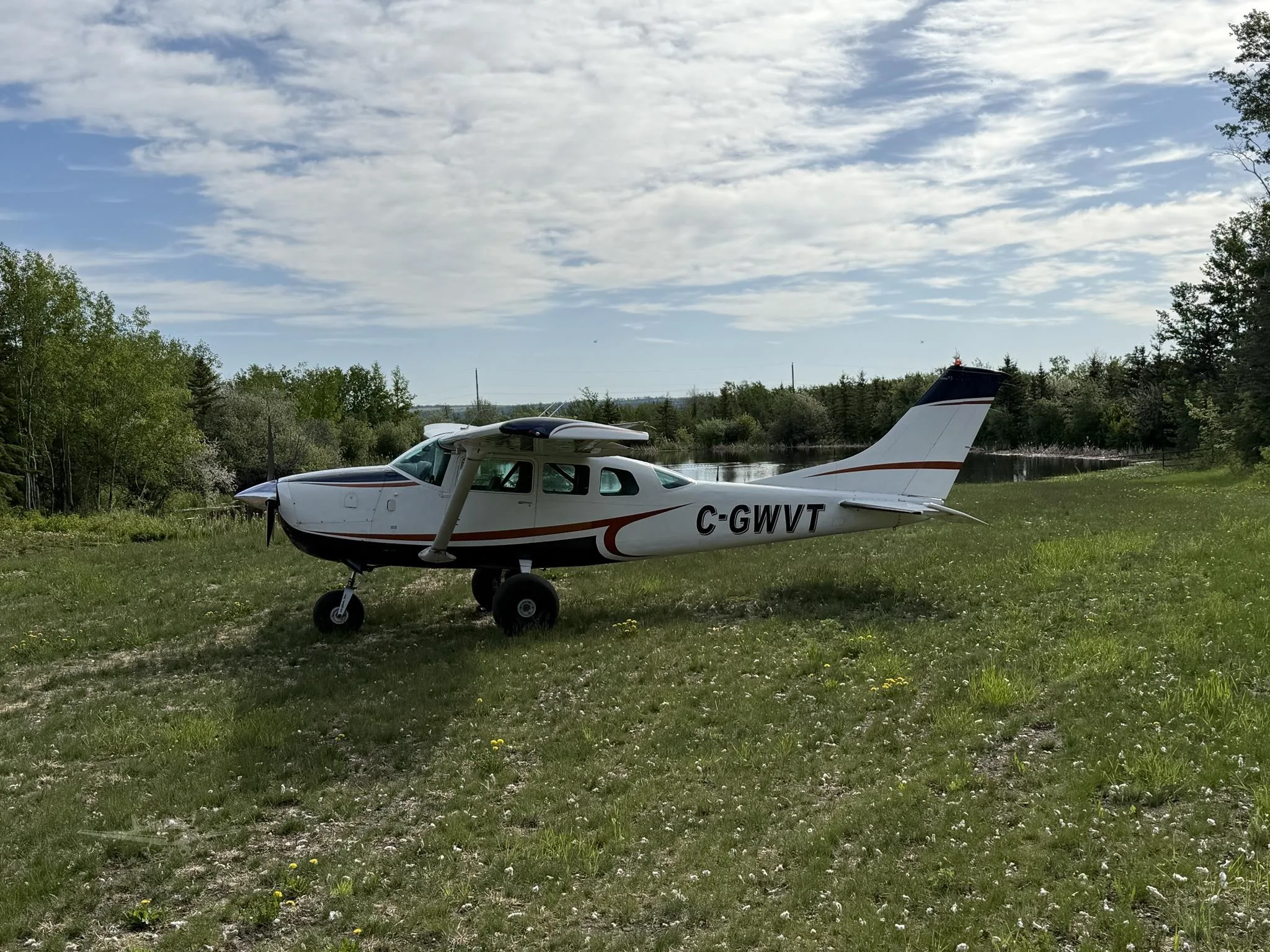 Exterior view of a 1975 CESSNA U206F STATIONAIR, C-GWVT.