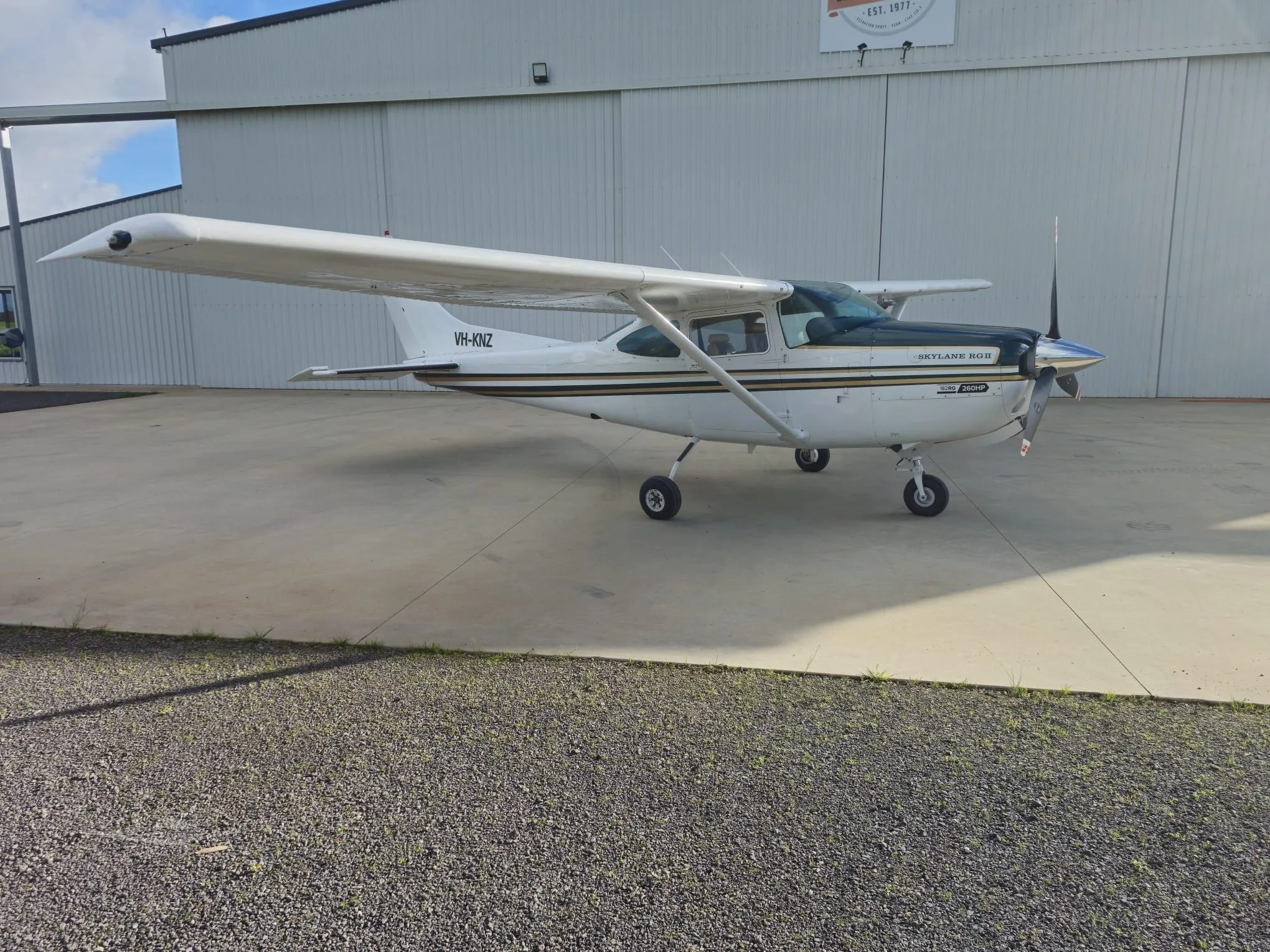 Exterior view of a 1978 CESSNA R182RG SKYLANE, VH-KNZ.