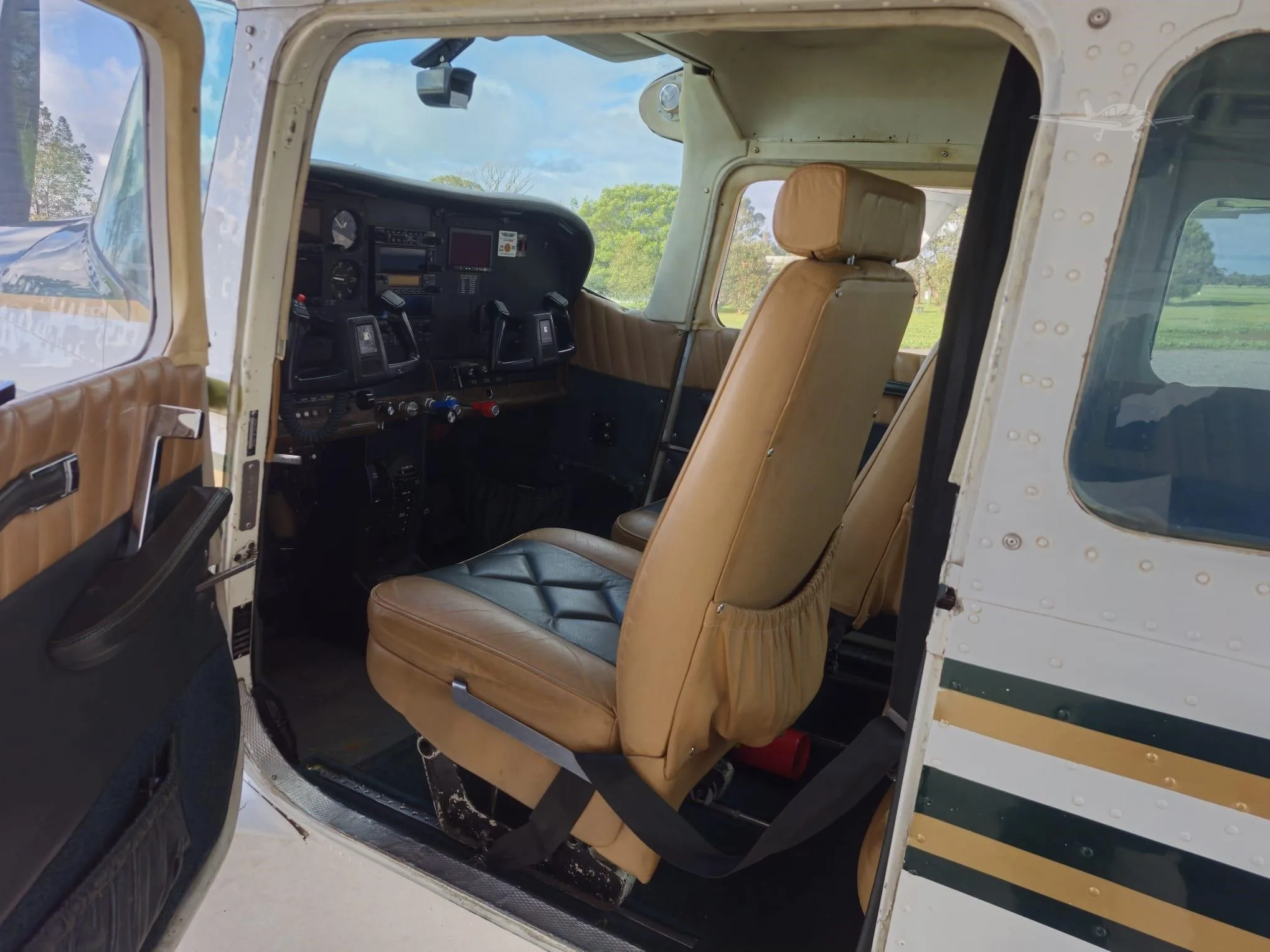 Cockpit and instrument panel of a 1978 CESSNA R182RG SKYLANE.