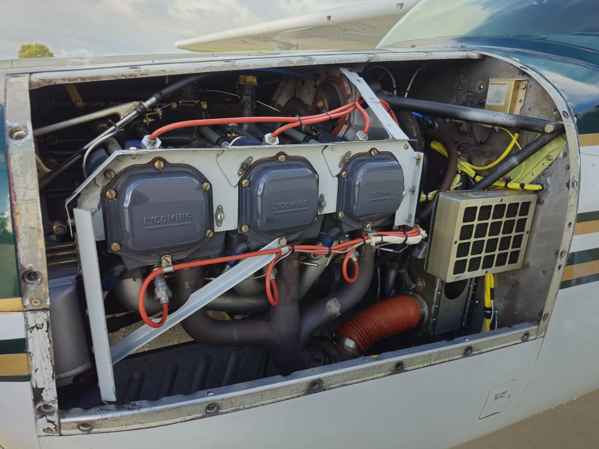 Avionics suite of a 1978 CESSNA R182RG SKYLANE.