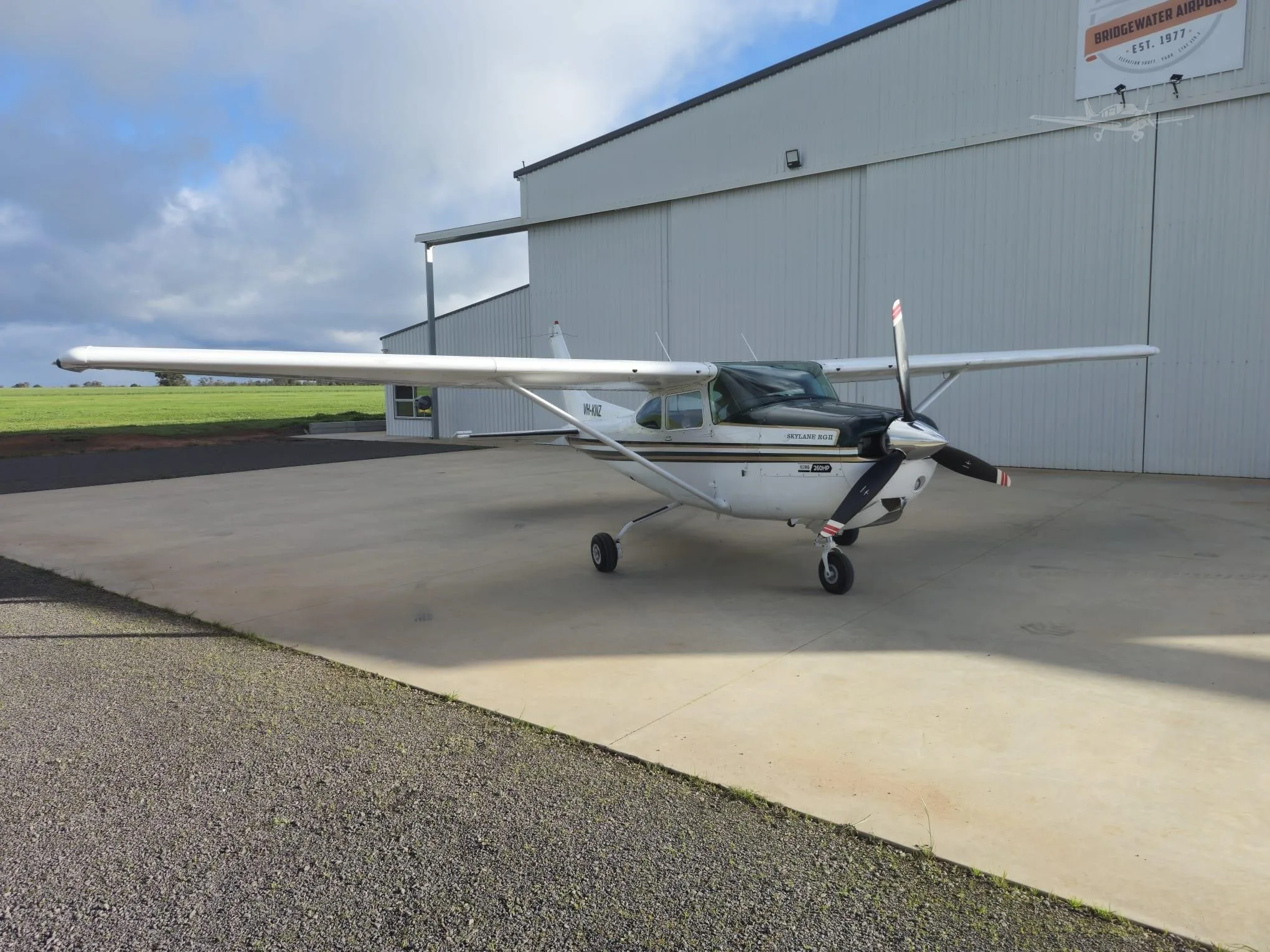 Exterior view of a 1978 CESSNA R182RG SKYLANE, VH-KNZ.