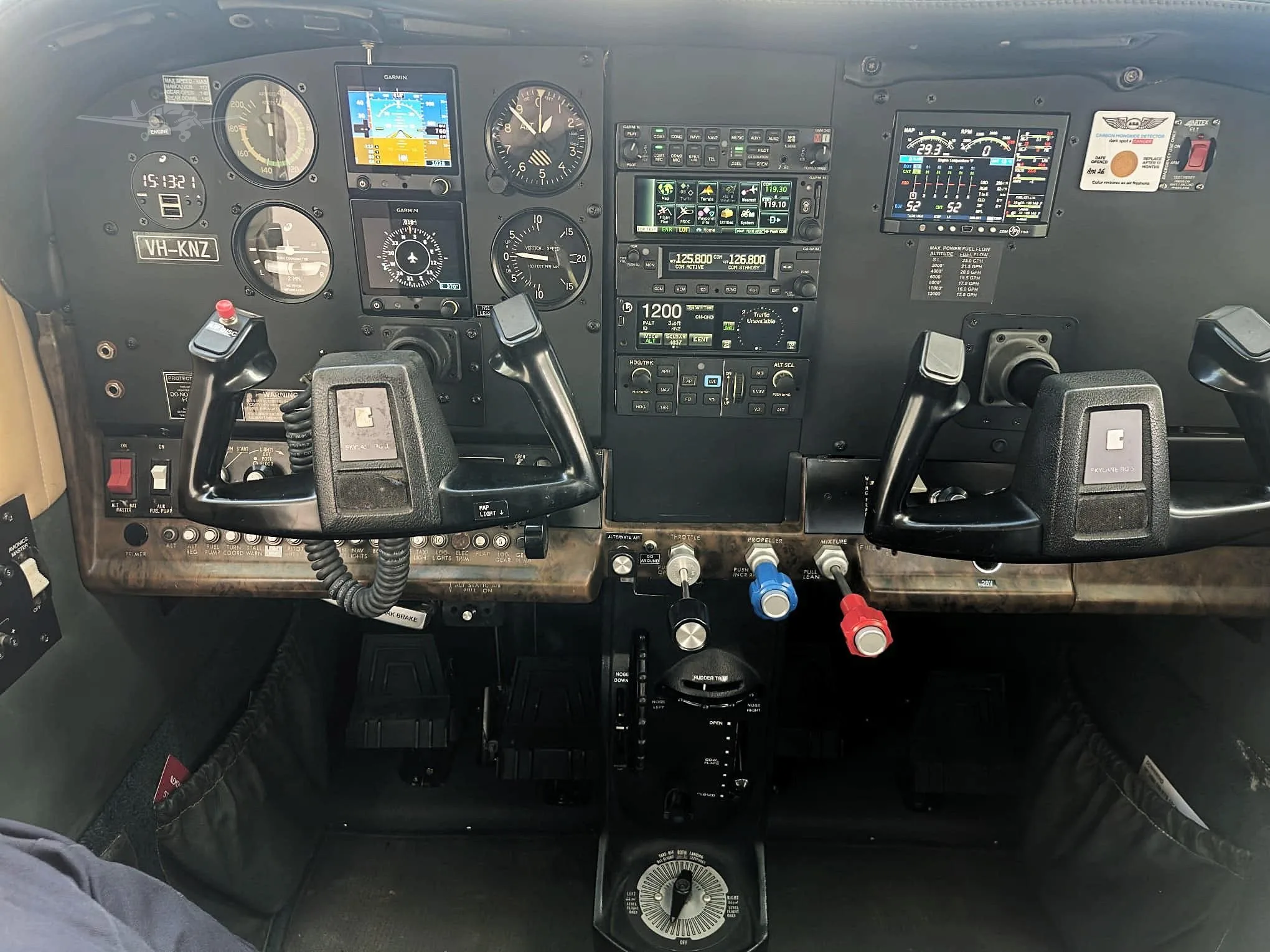 Cockpit and instrument panel of a 1978 CESSNA R182RG SKYLANE.