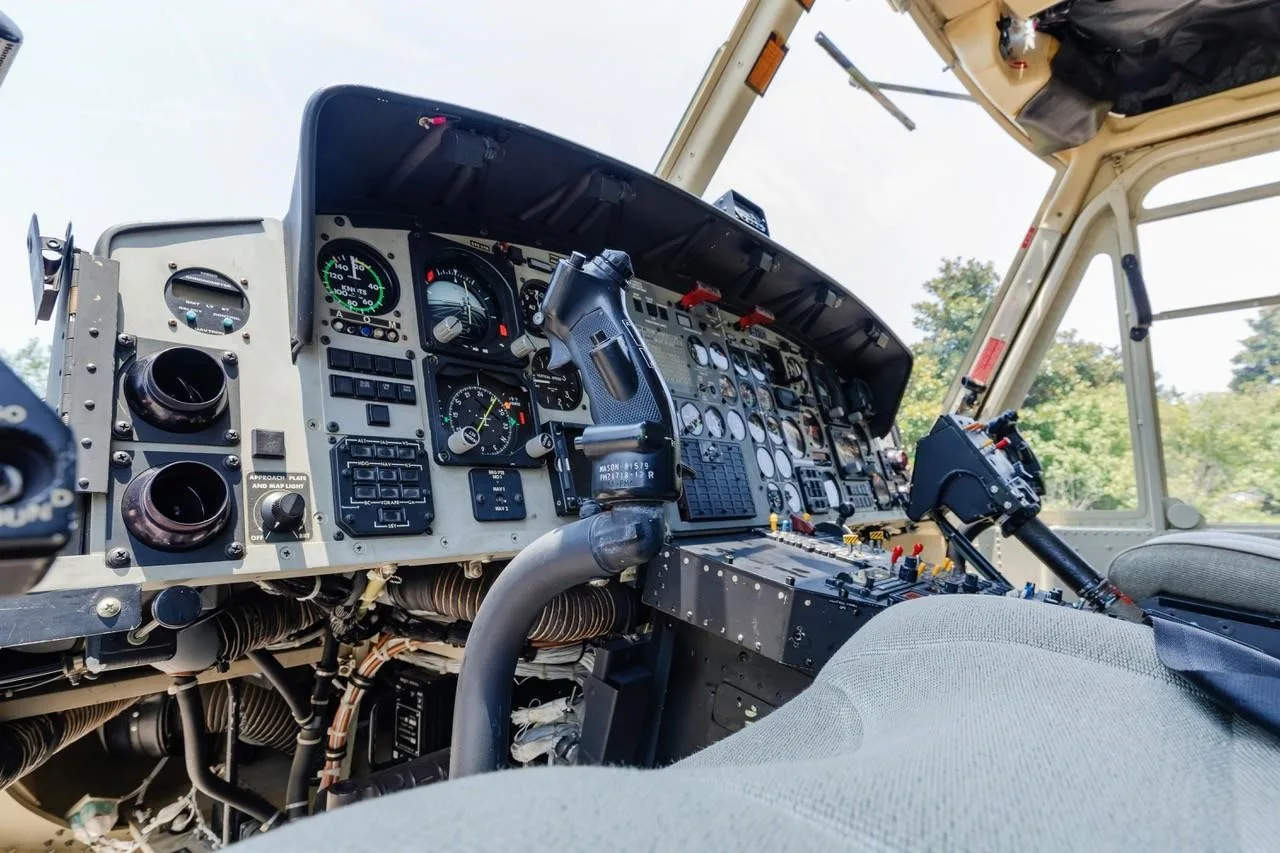 Cockpit and instrument panel of a 2001 BELL 412EP.